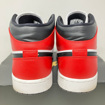 Jordan 1 Mid Chicago Toe