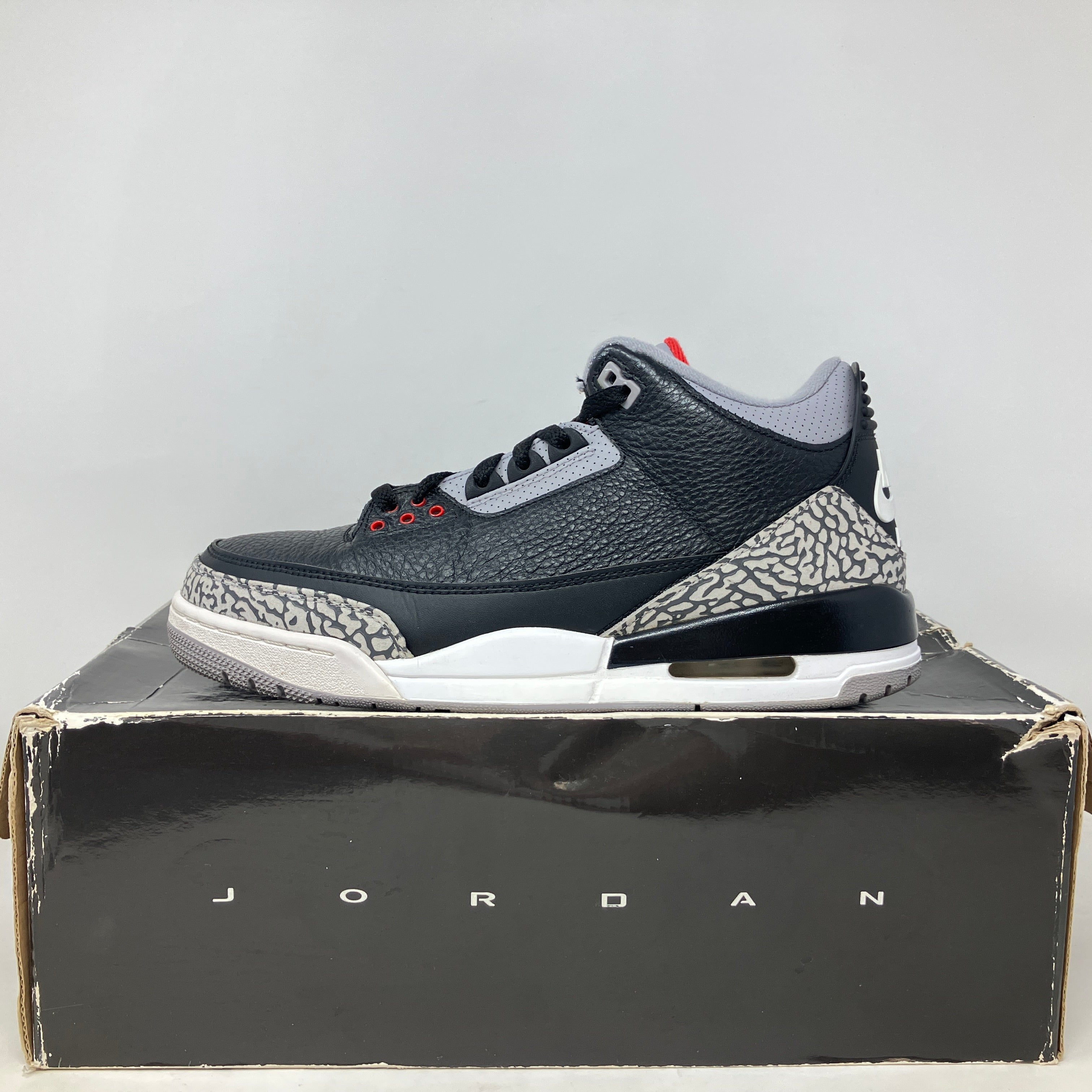 Pre-owned Jordan 3 Retro Black Cement 2018 sneaker on worn replacement box