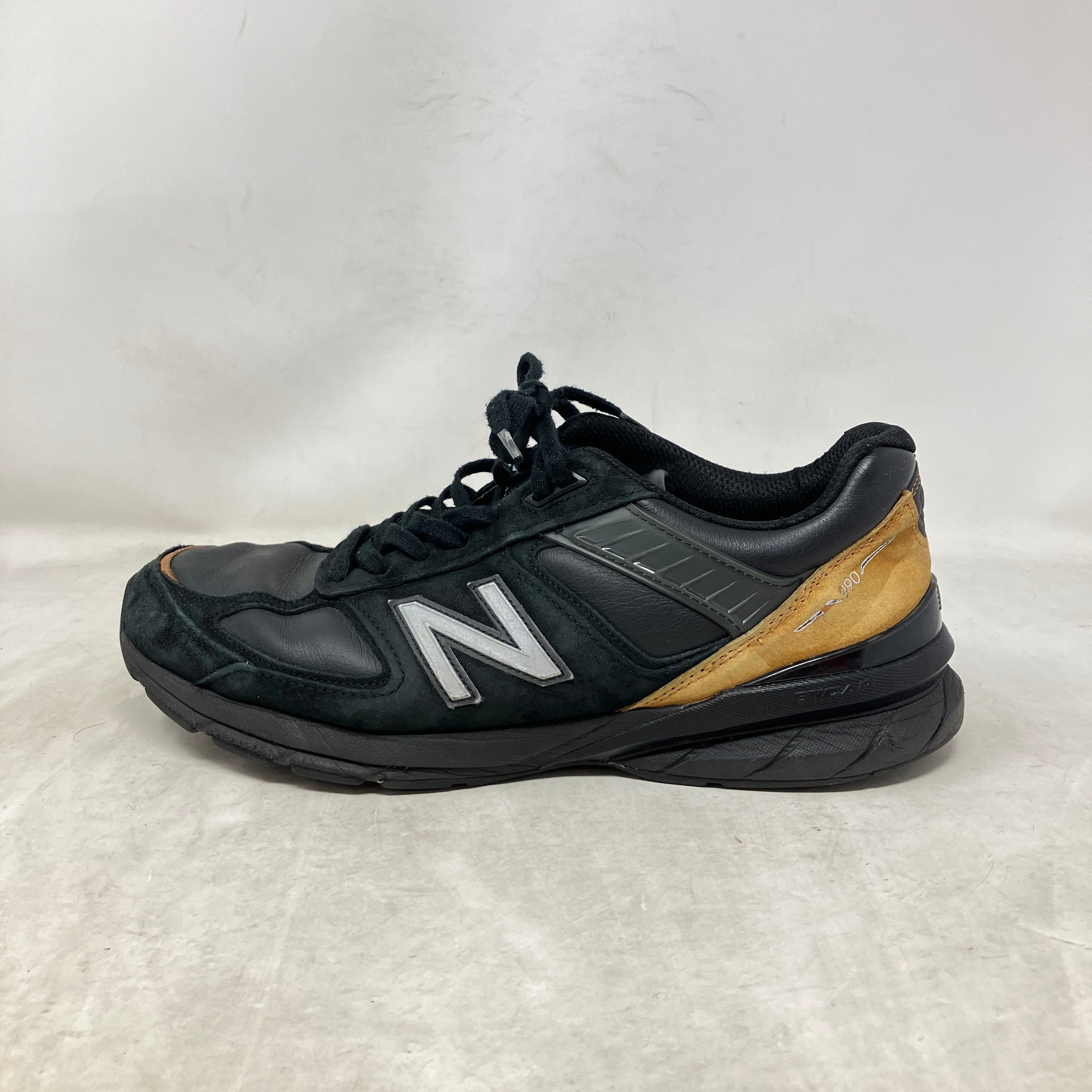 New Balance 990v5 MiUSA Black Gold