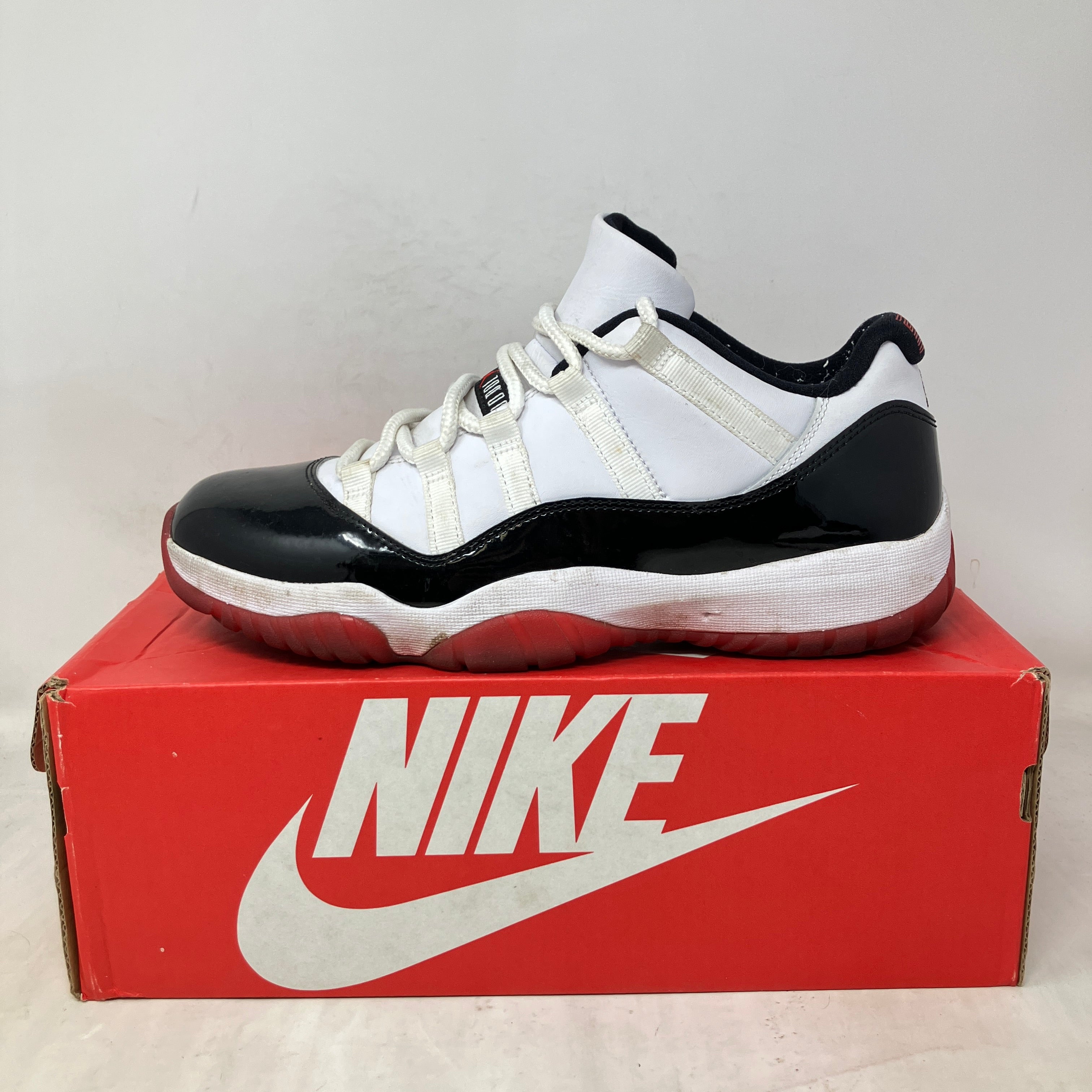 Jordan 11 Retro Low Concord Bred