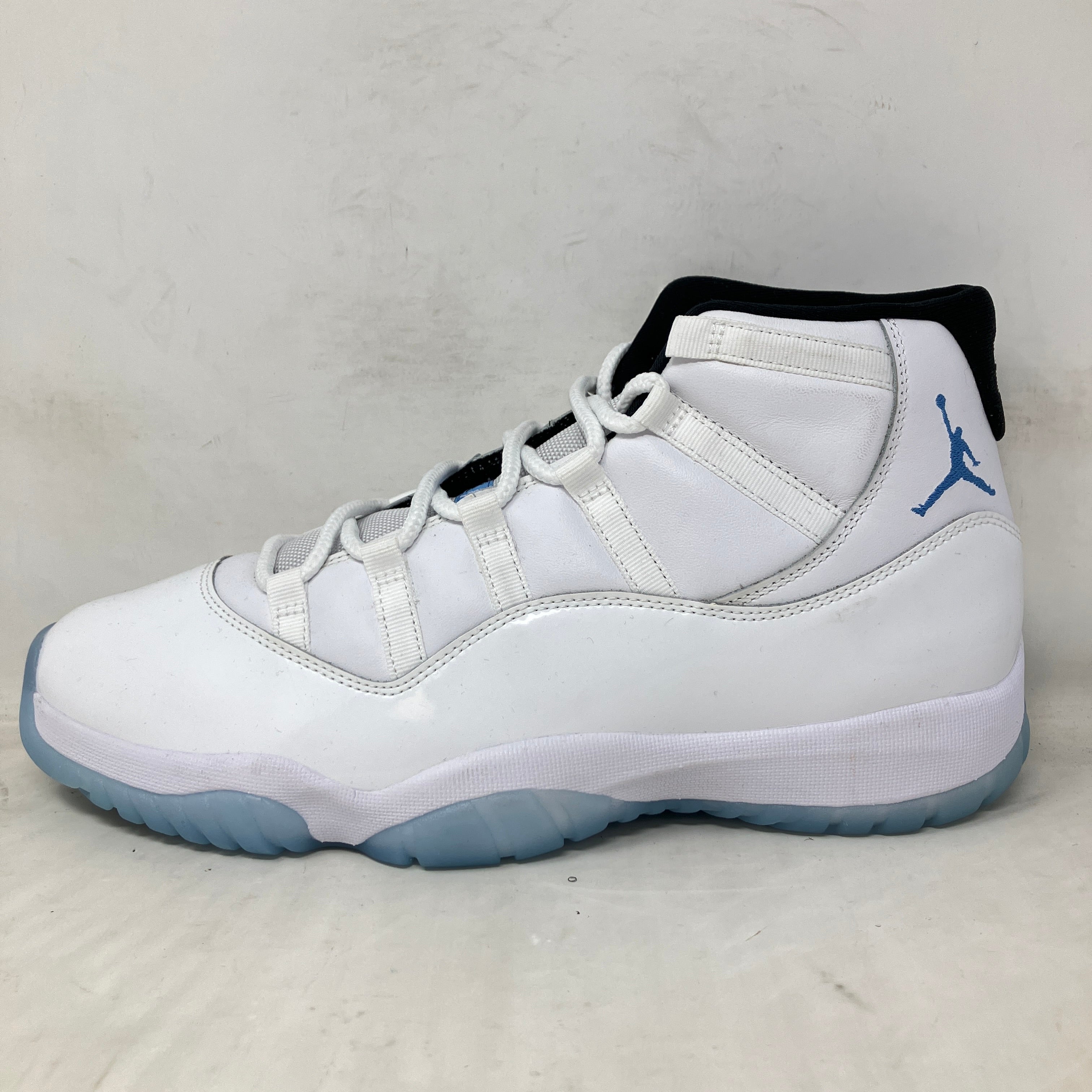 Jordan 11 Retro Legend Blue (2024)