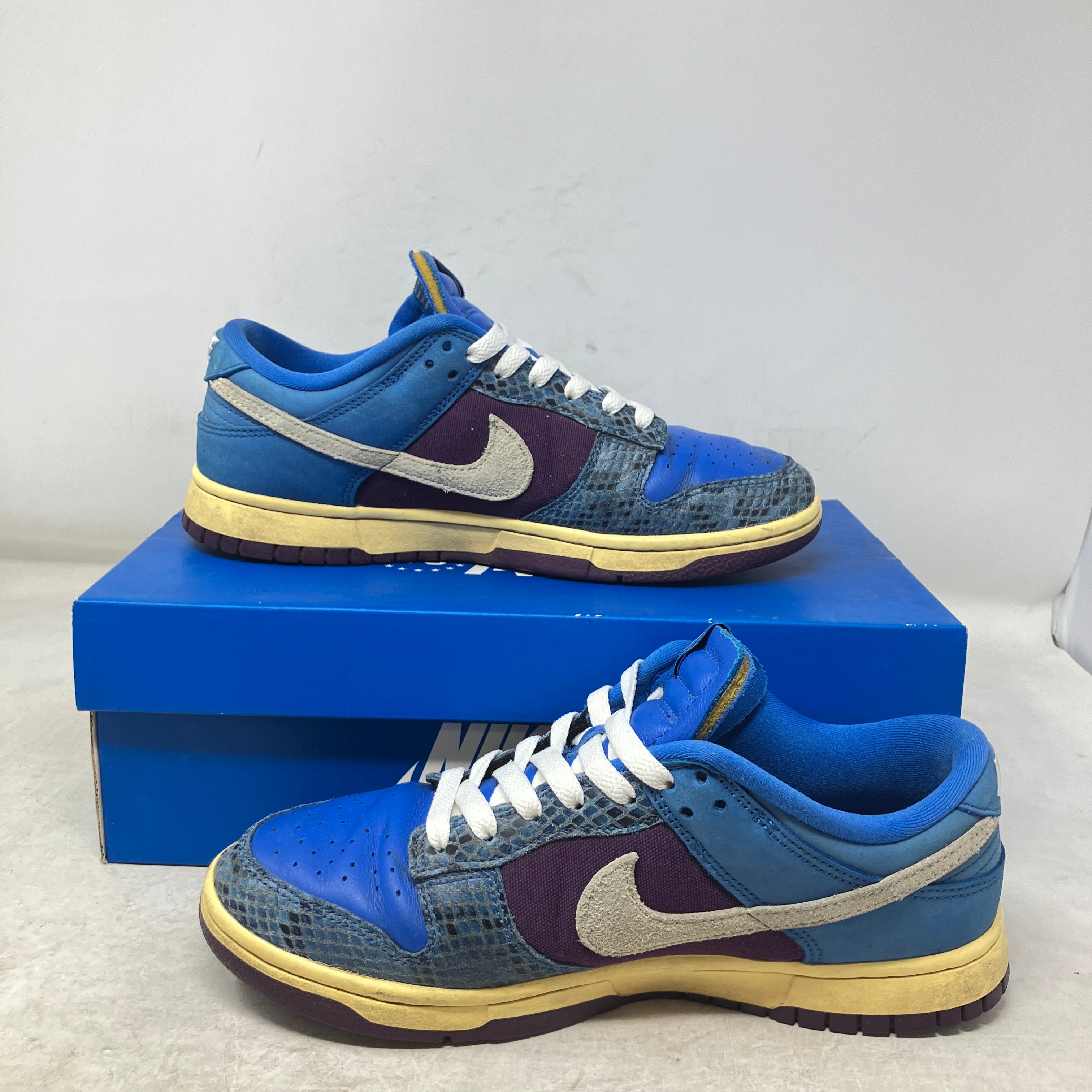 Nike Dunk Low Undefeated 5 On It Dunk vs. AF1