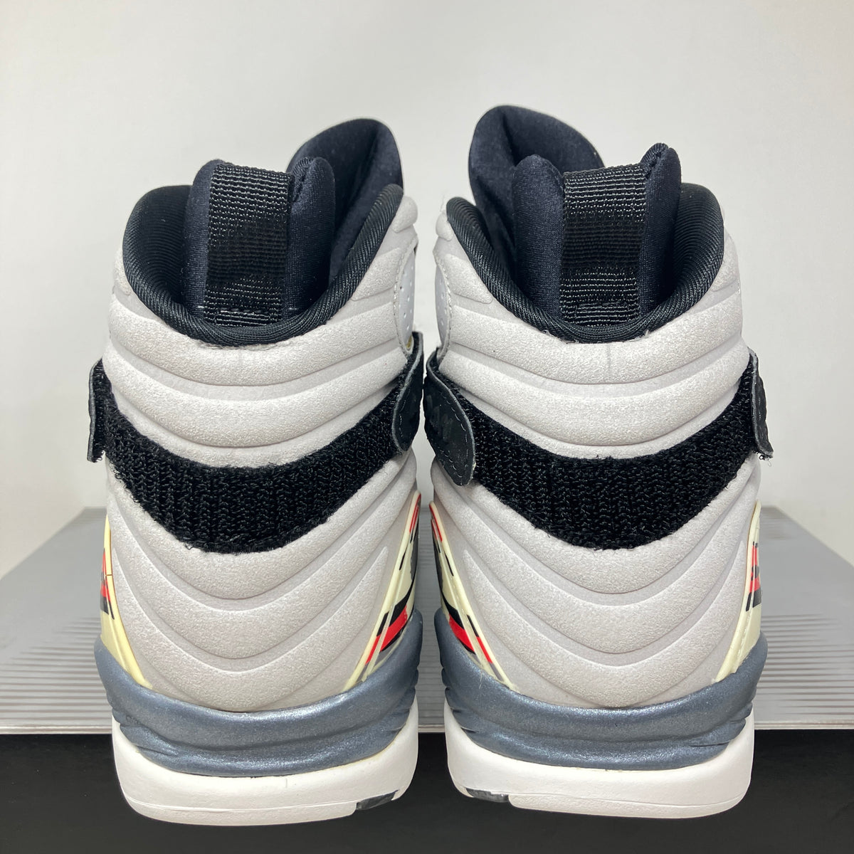 Jordan 8 Retro Bugs Bunny (2003)