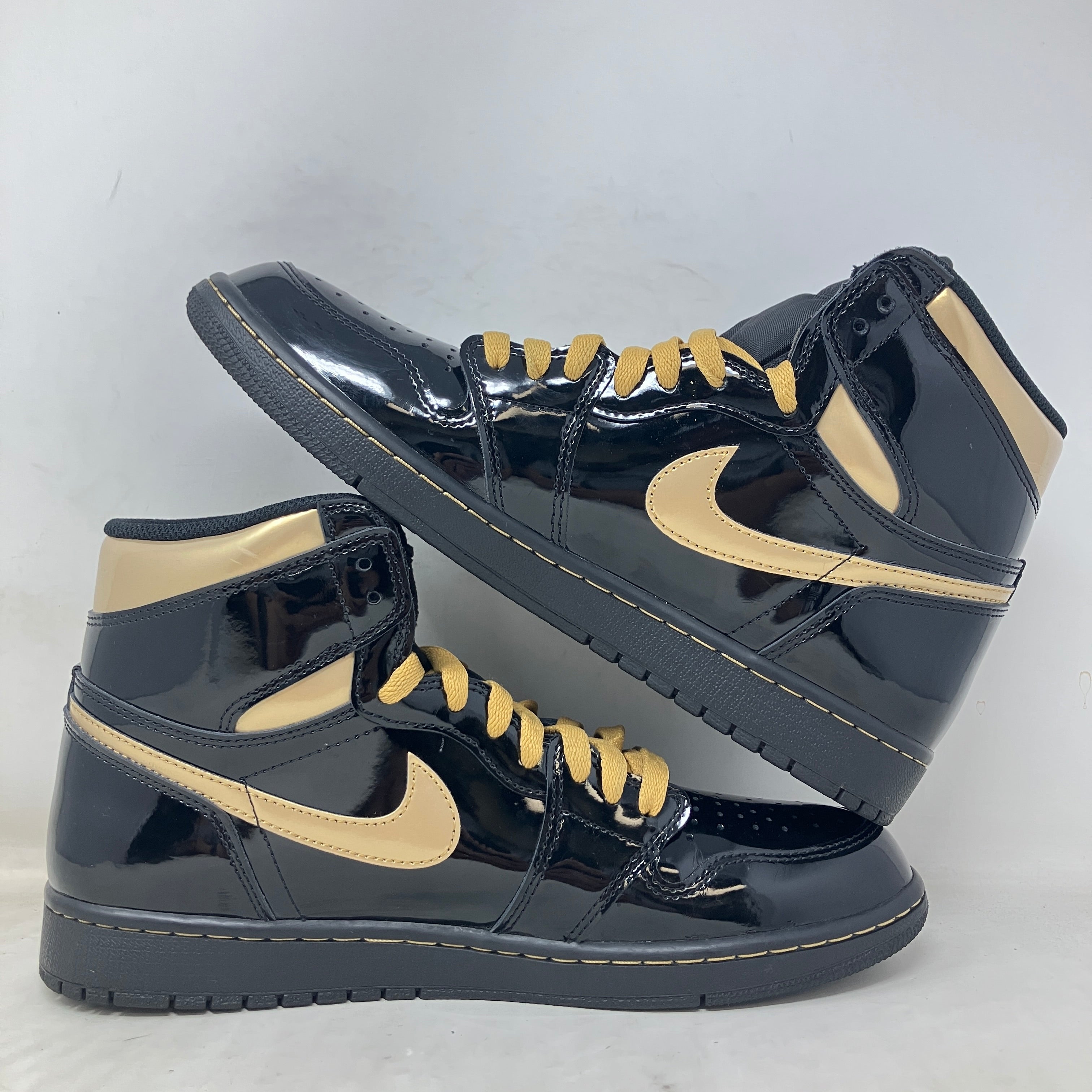 Jordan 1 Retro High Black Metallic Gold (2020)