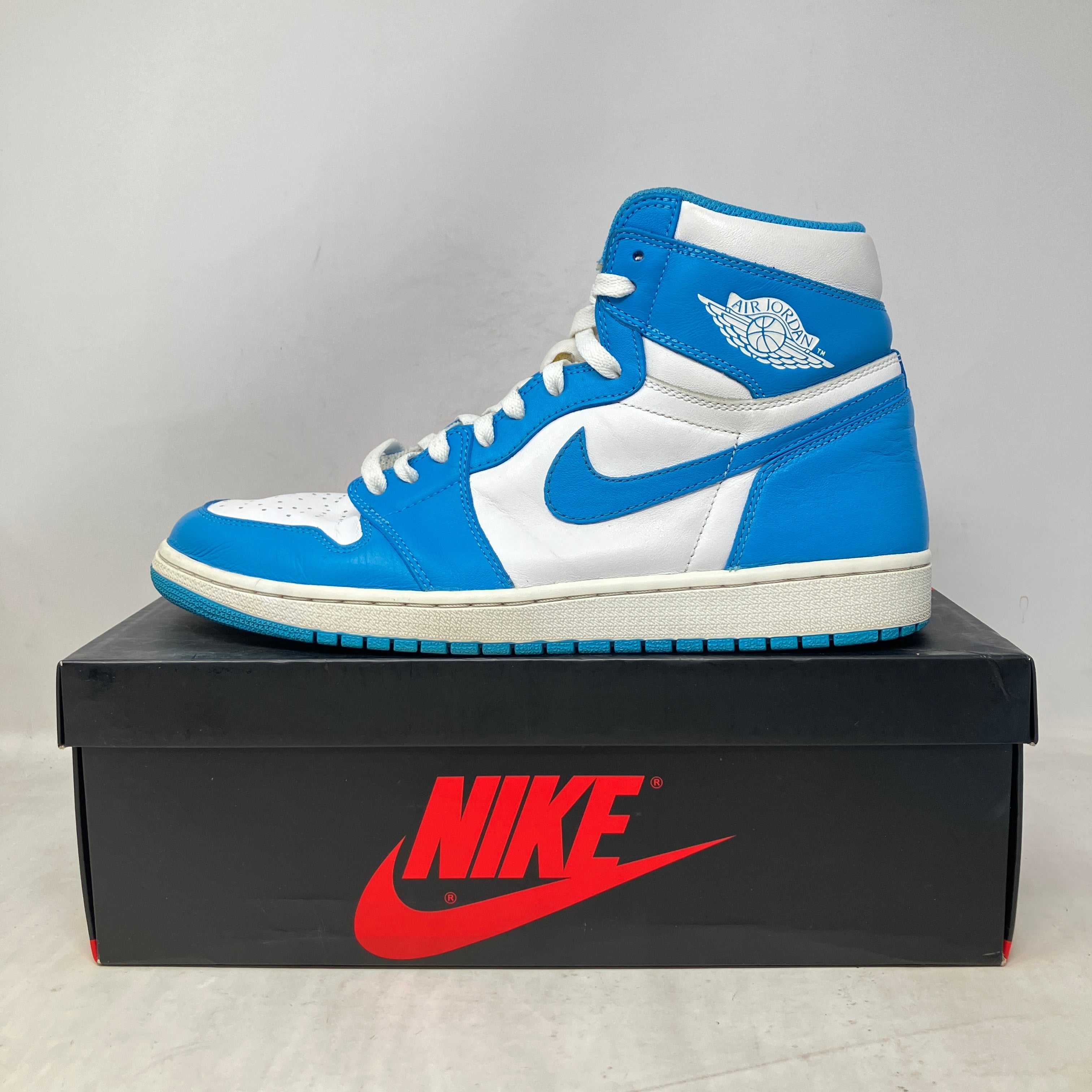 Jordan 1 Retro High OG UNC pre-owned sneakers with all accessories included