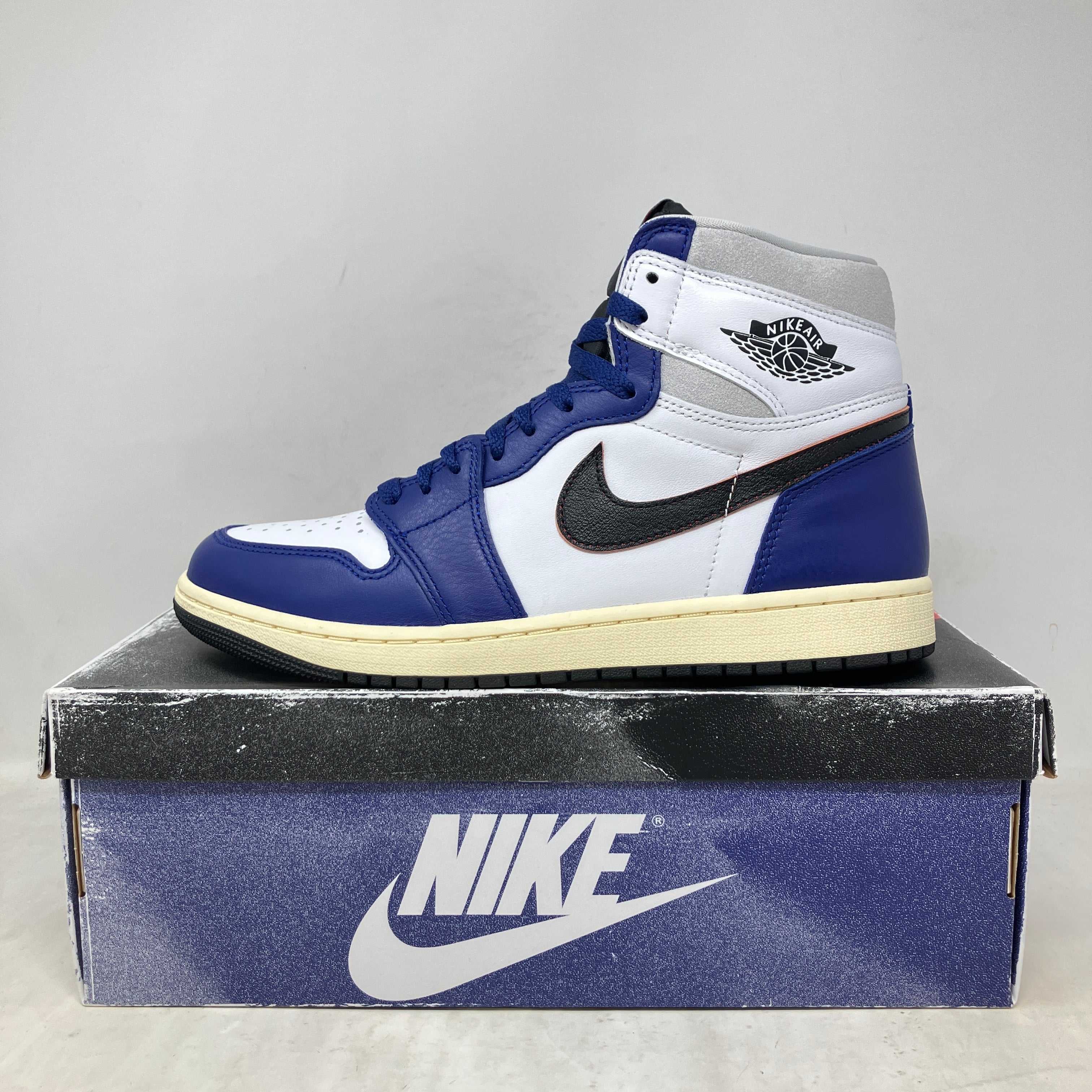Pre owned Jordan 1 Retro High OG Rare Air sneakers with all accessories included