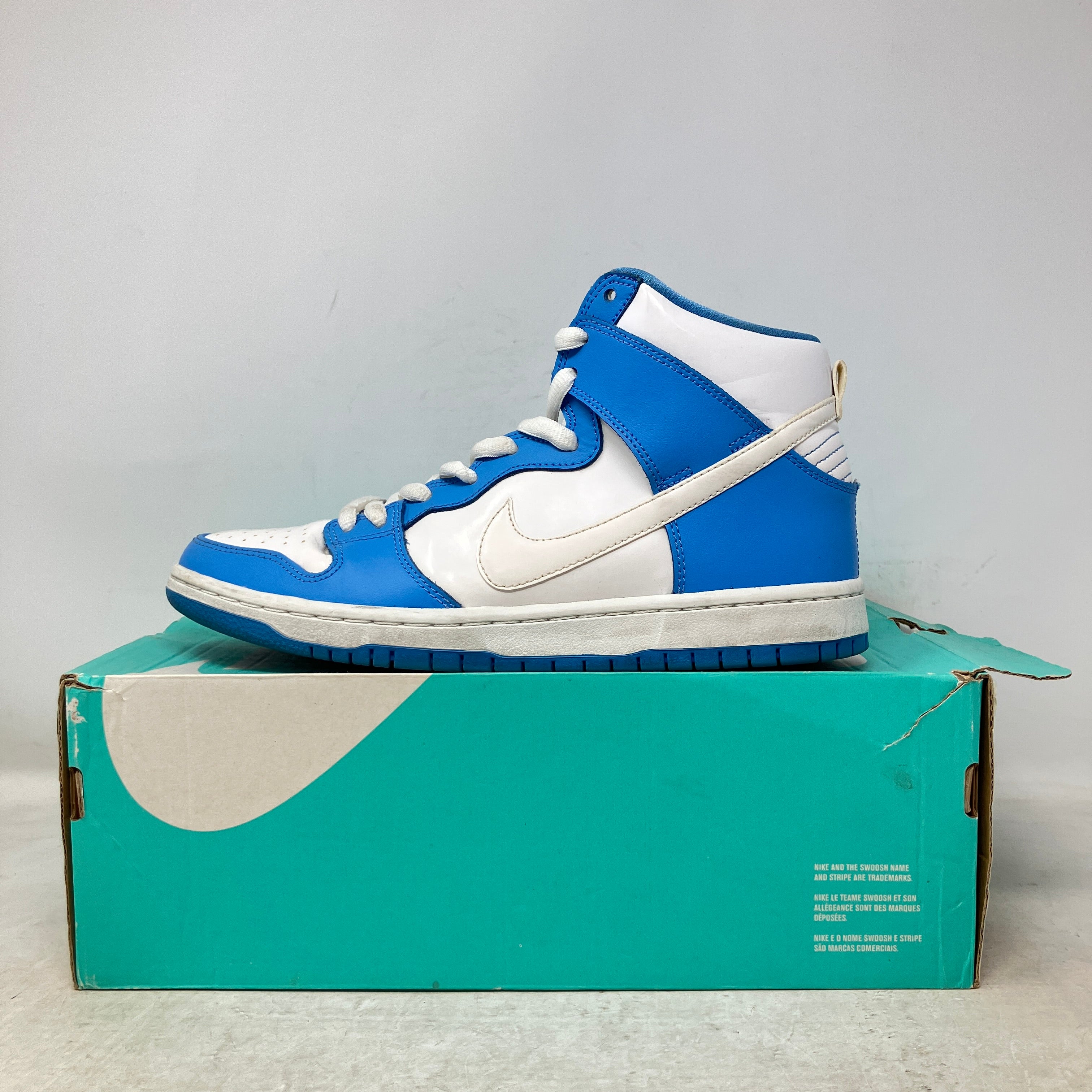 Nike SB Dunk High Rivalry