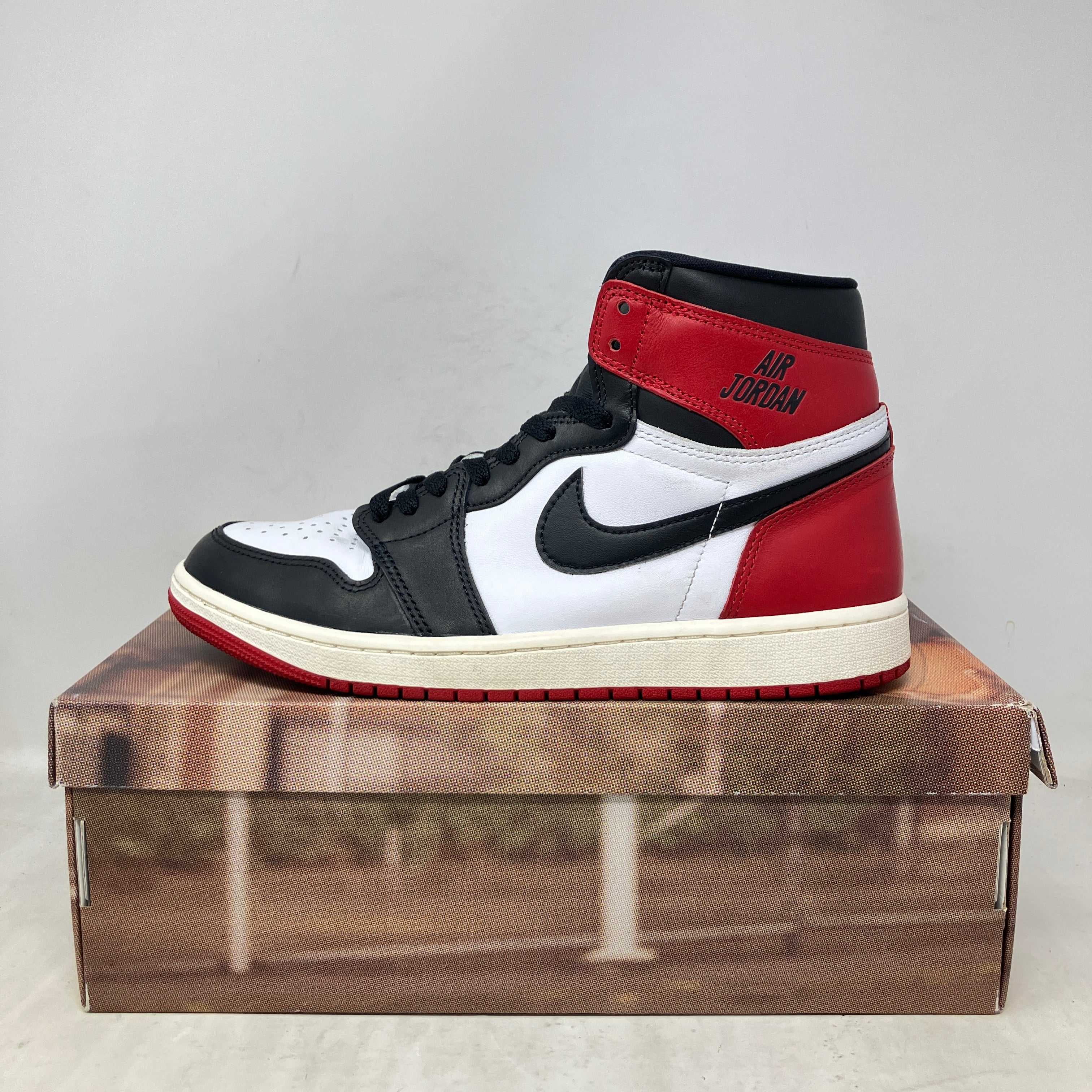 Jordan 1 Retro High OG Black Toe pre-owned sneaker with accessories