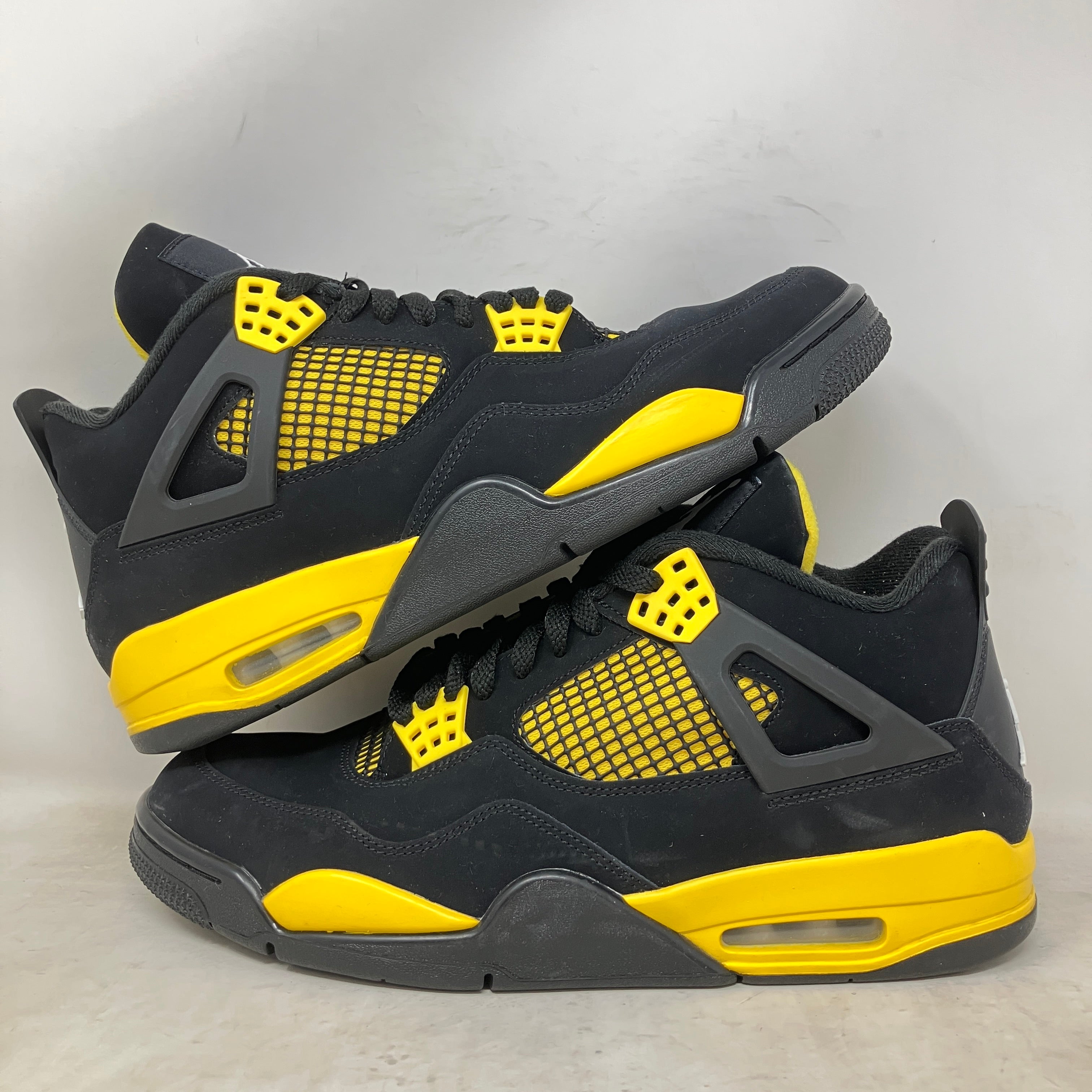 Jordan 4 Retro Thunder (2023)