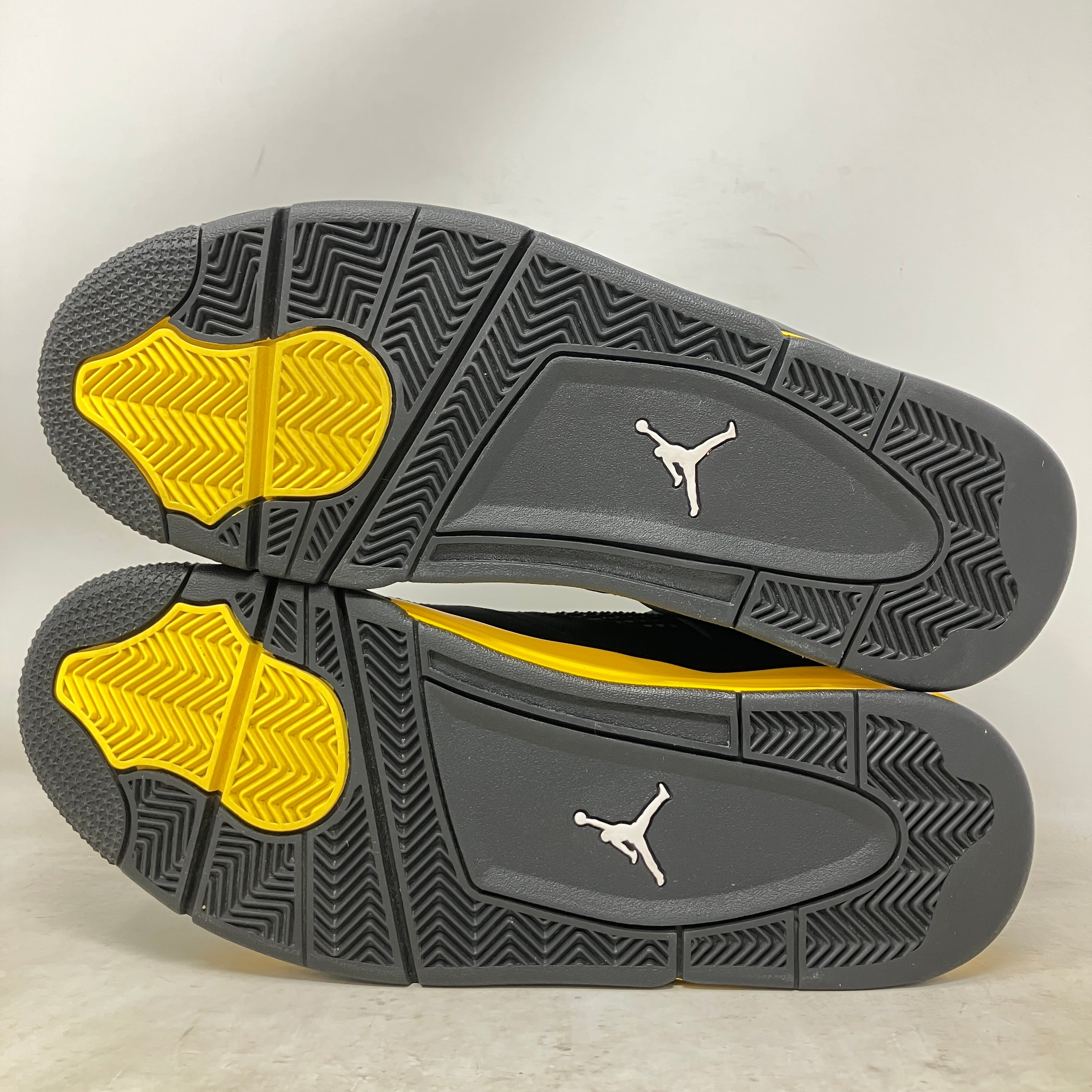 Jordan 4 Retro Thunder (2023)