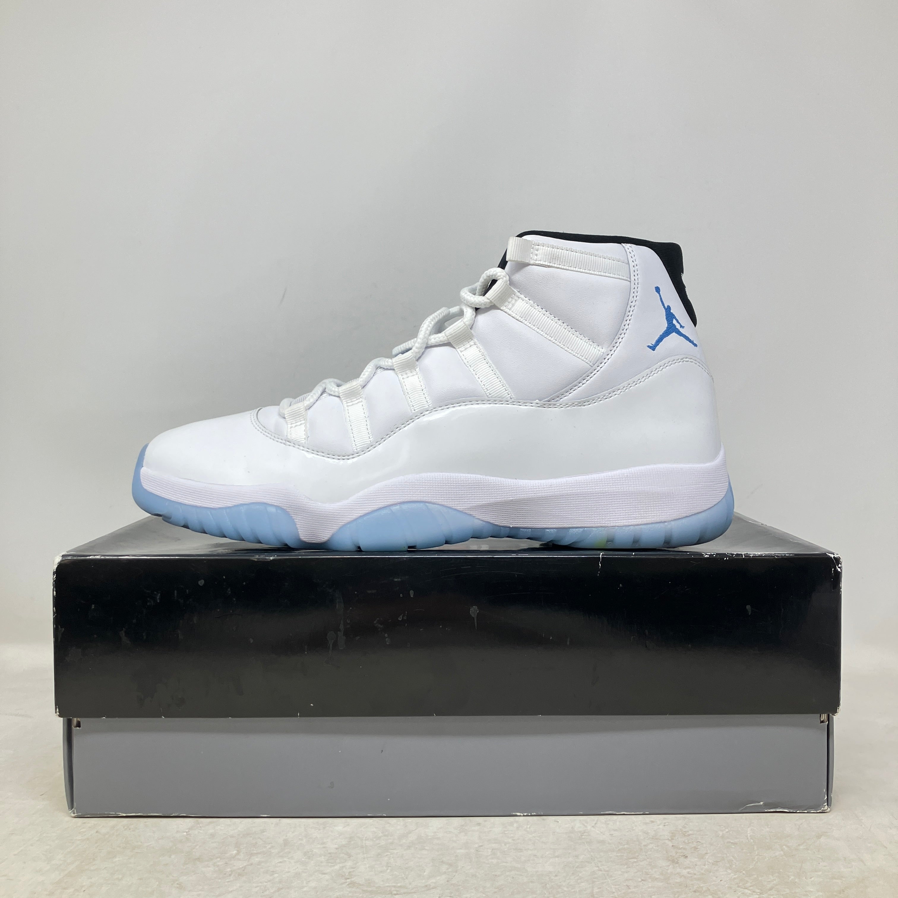 Jordan 11 Retro Legend Blue (2024)