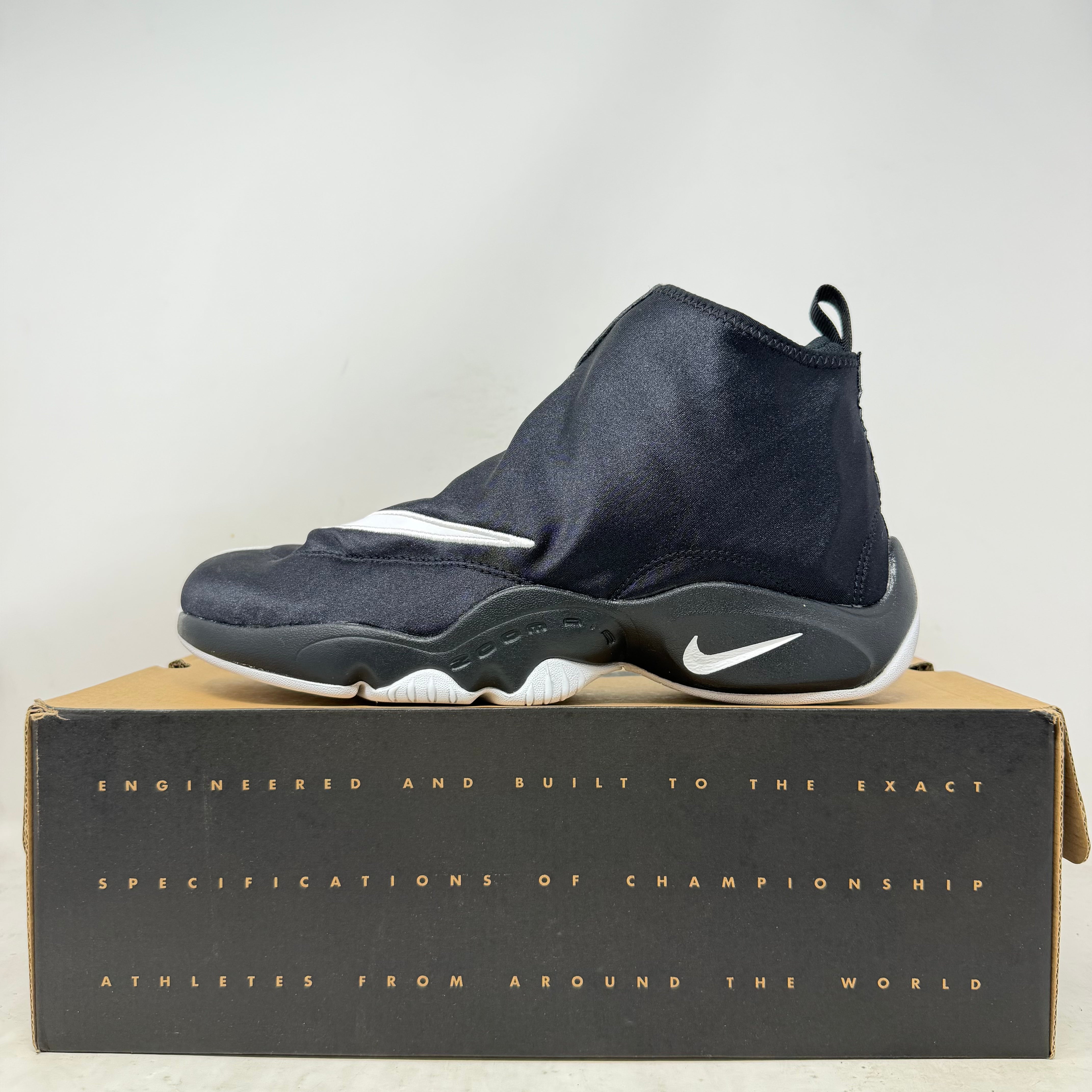 Nike Air Zoom Flight The Glove Black White OG (2026)