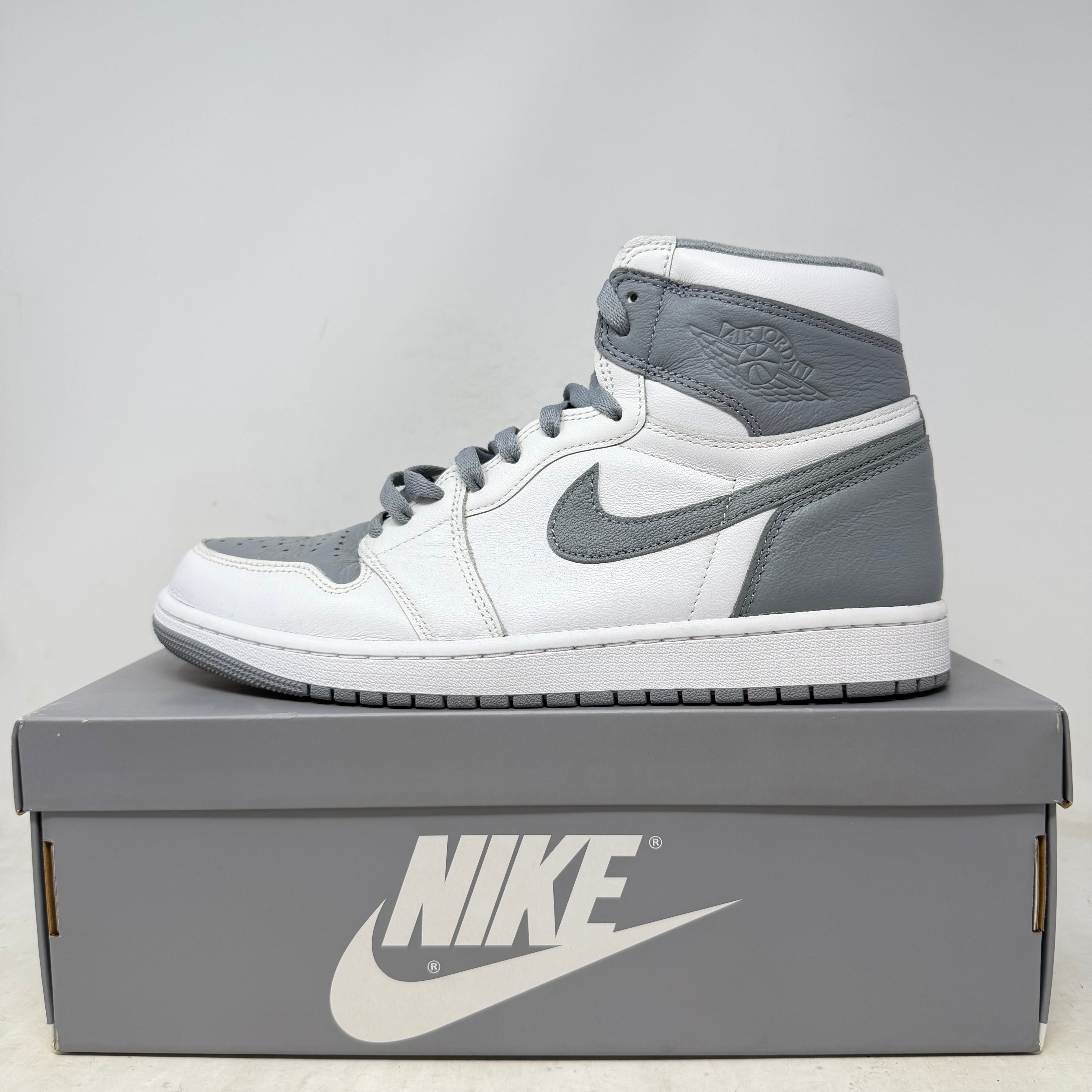 Jordan 1 Retro High OG Stealth
