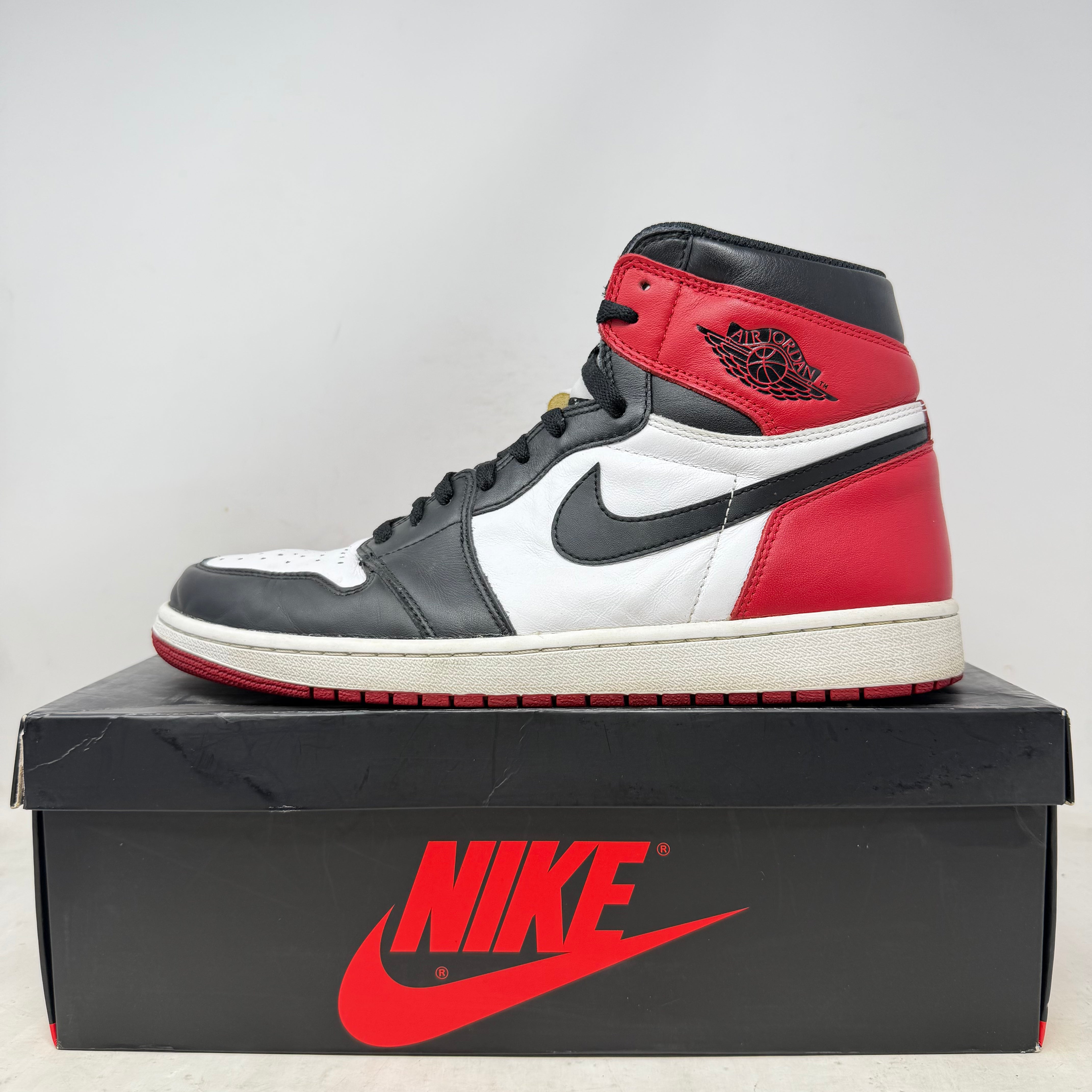 Jordan 1 Retro Black Toe (2016)