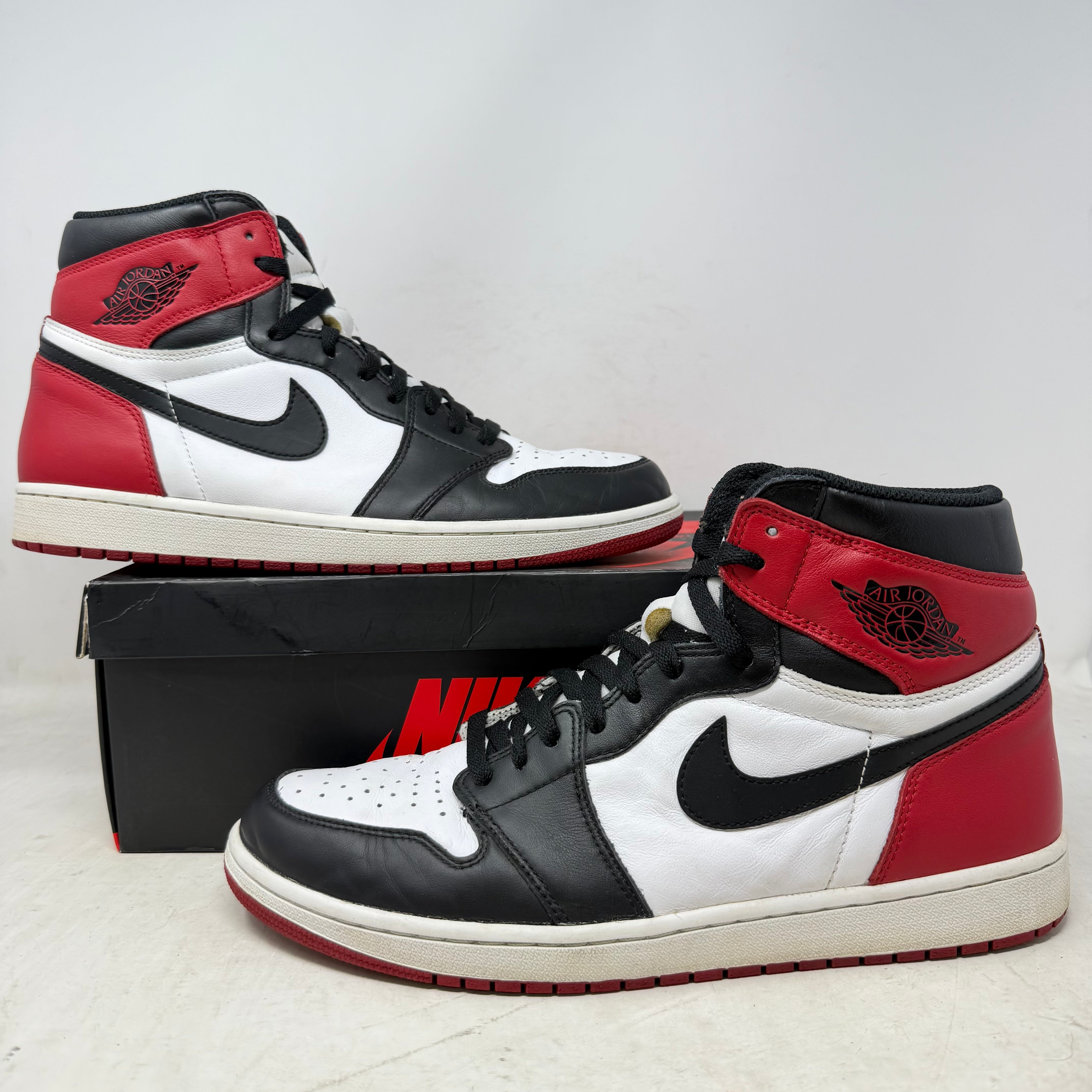 Jordan 1 Retro Black Toe (2016)