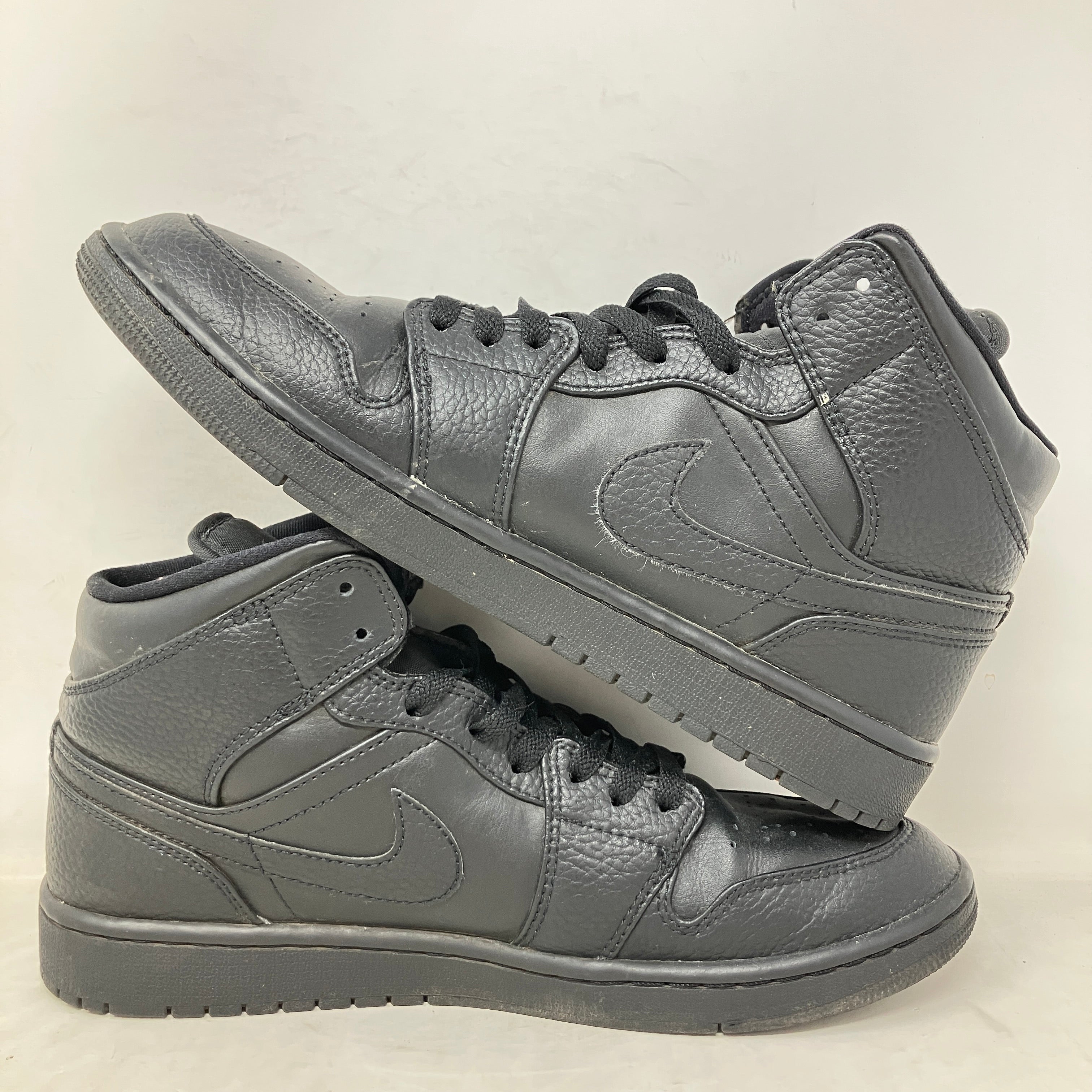 Jordan 1 Mid Triple Black