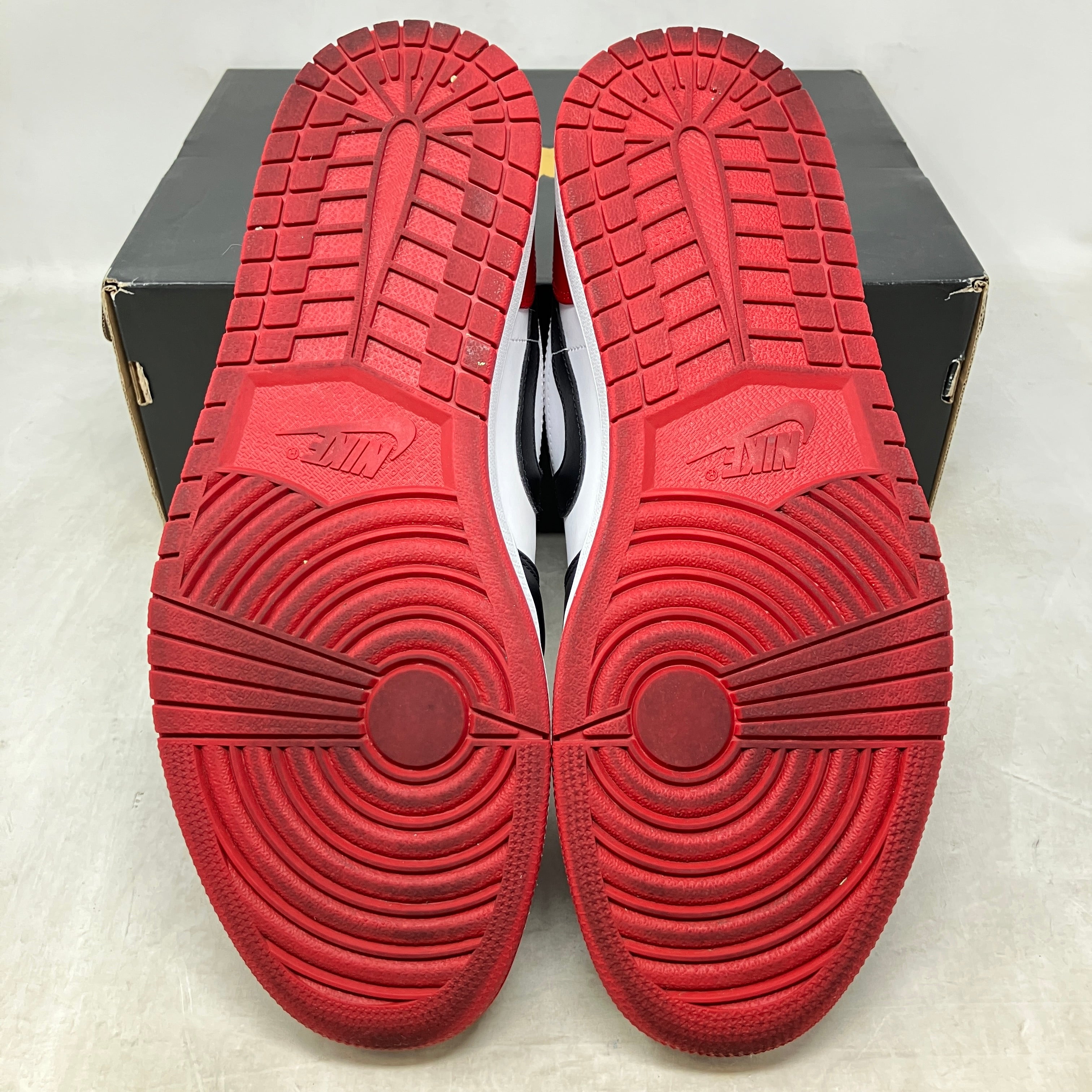 Jordan 1 Low Bred Toe