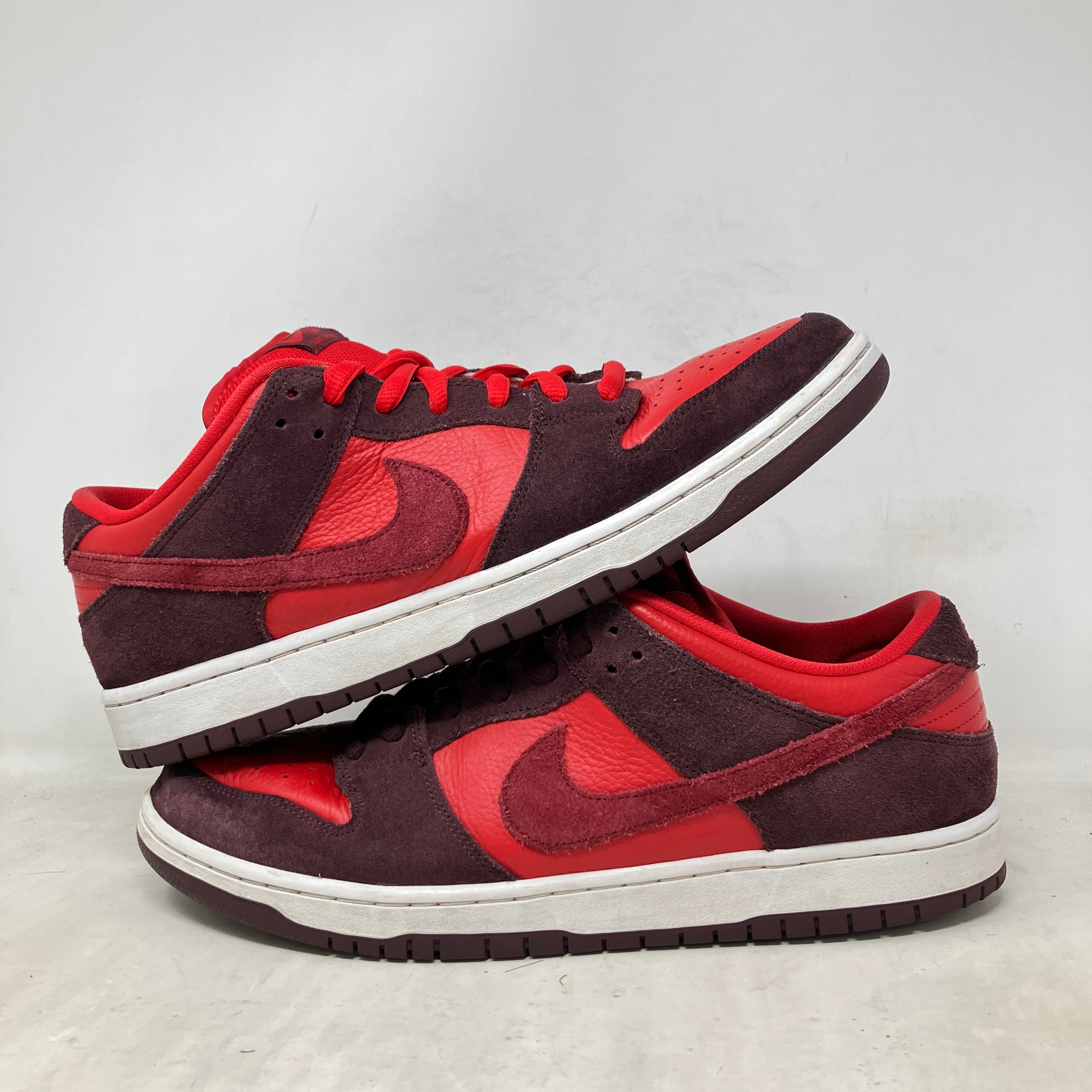 Nike SB Dunk Low Cherry