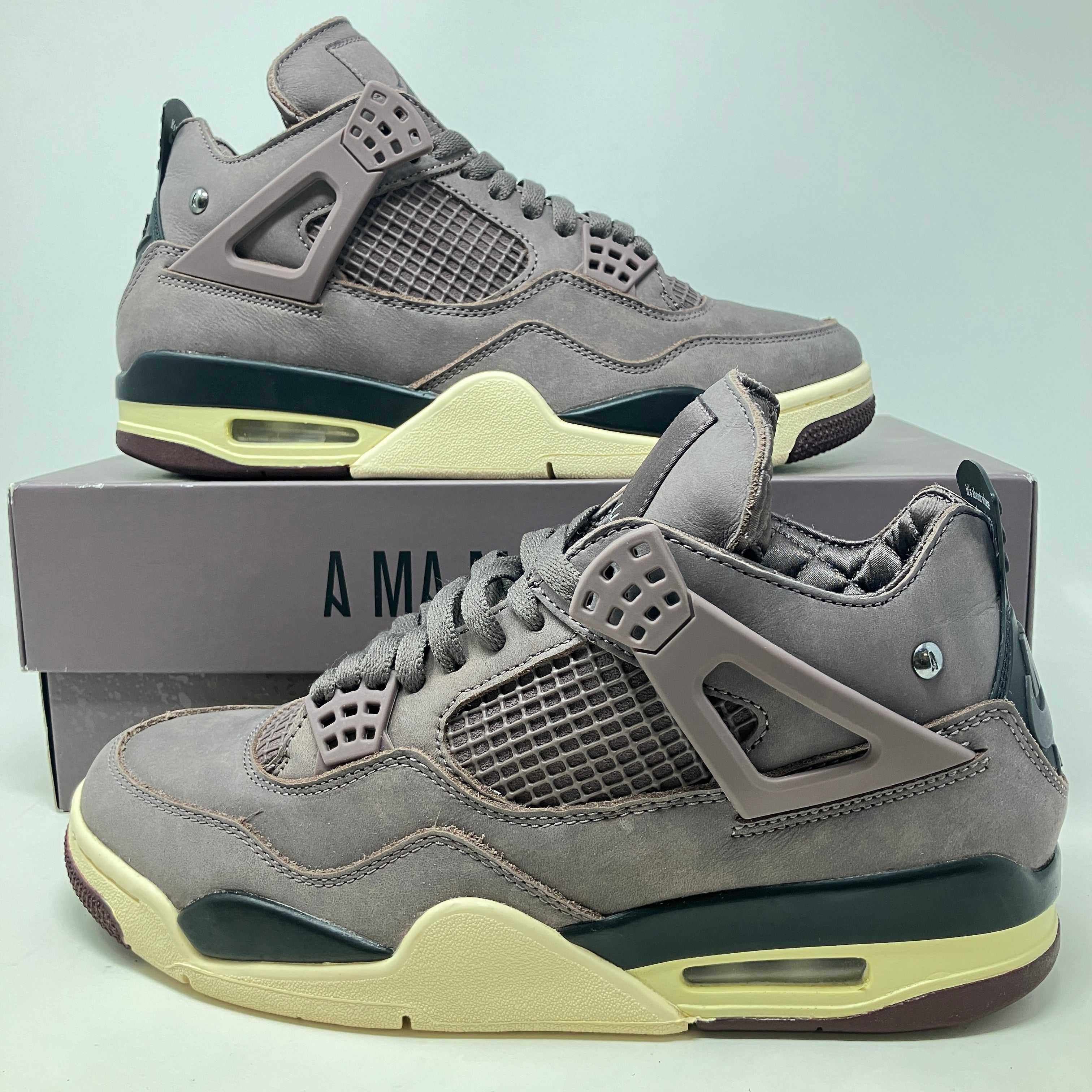 Jordan 4 Retro SP A Ma Maniére Violet Ore sneakers, pre-owned, with all accessories included.