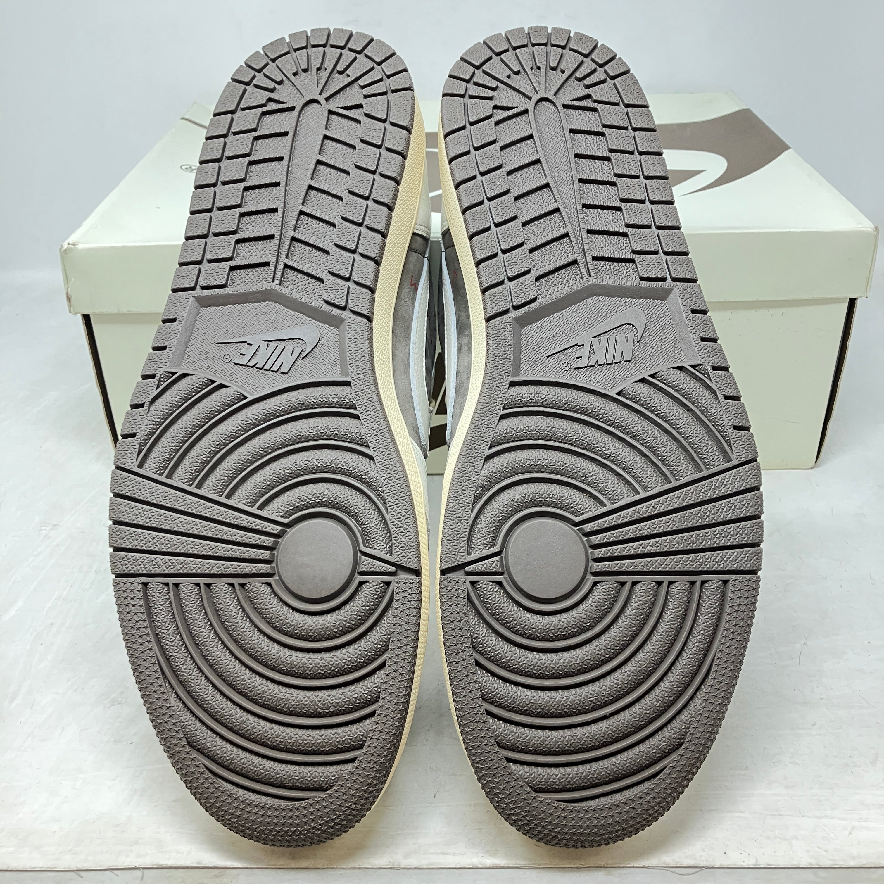 Jordan 1 Retro Low OG SP Travis Scott Reverse Mocha (Sample)