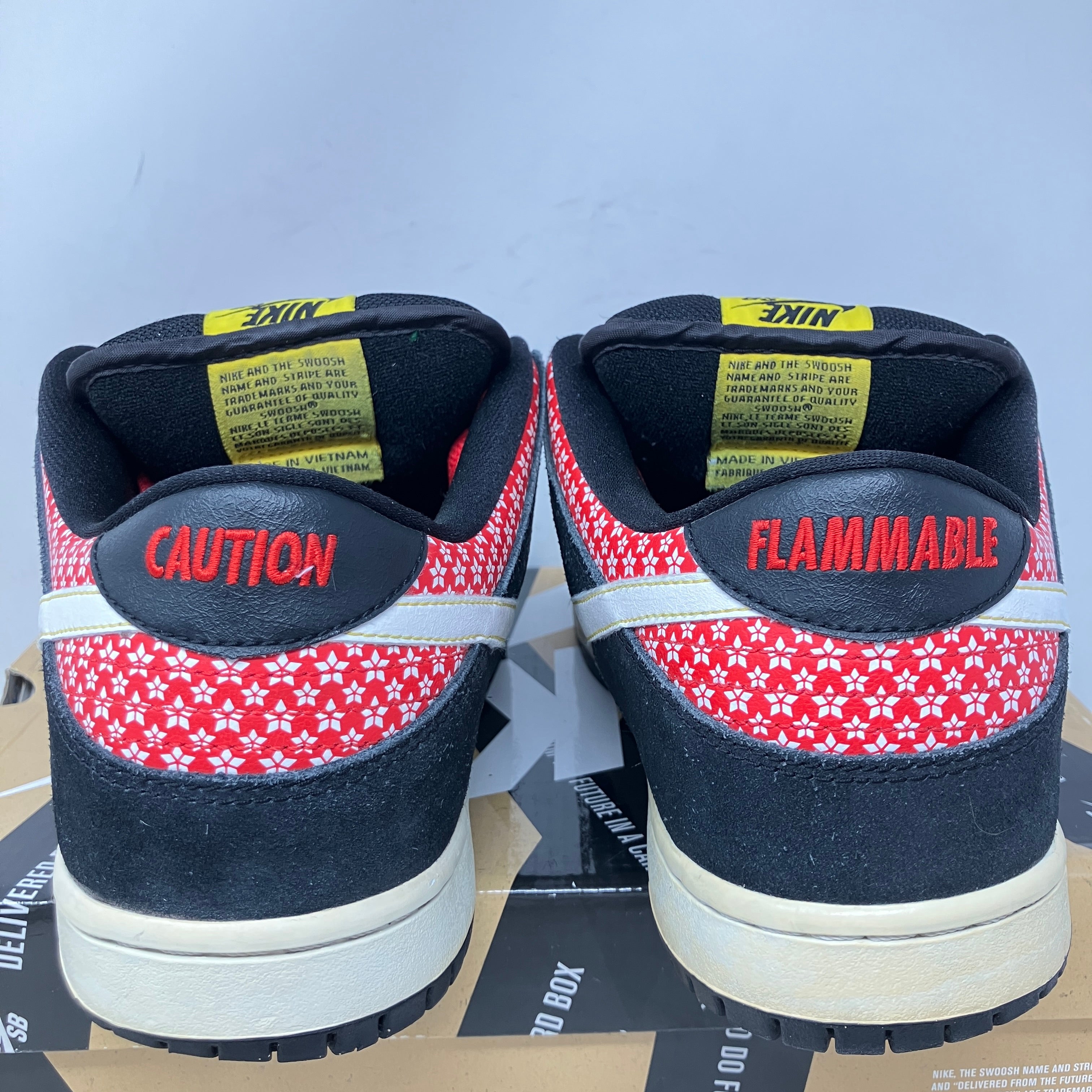 Nike SB Dunk Low Firecracker