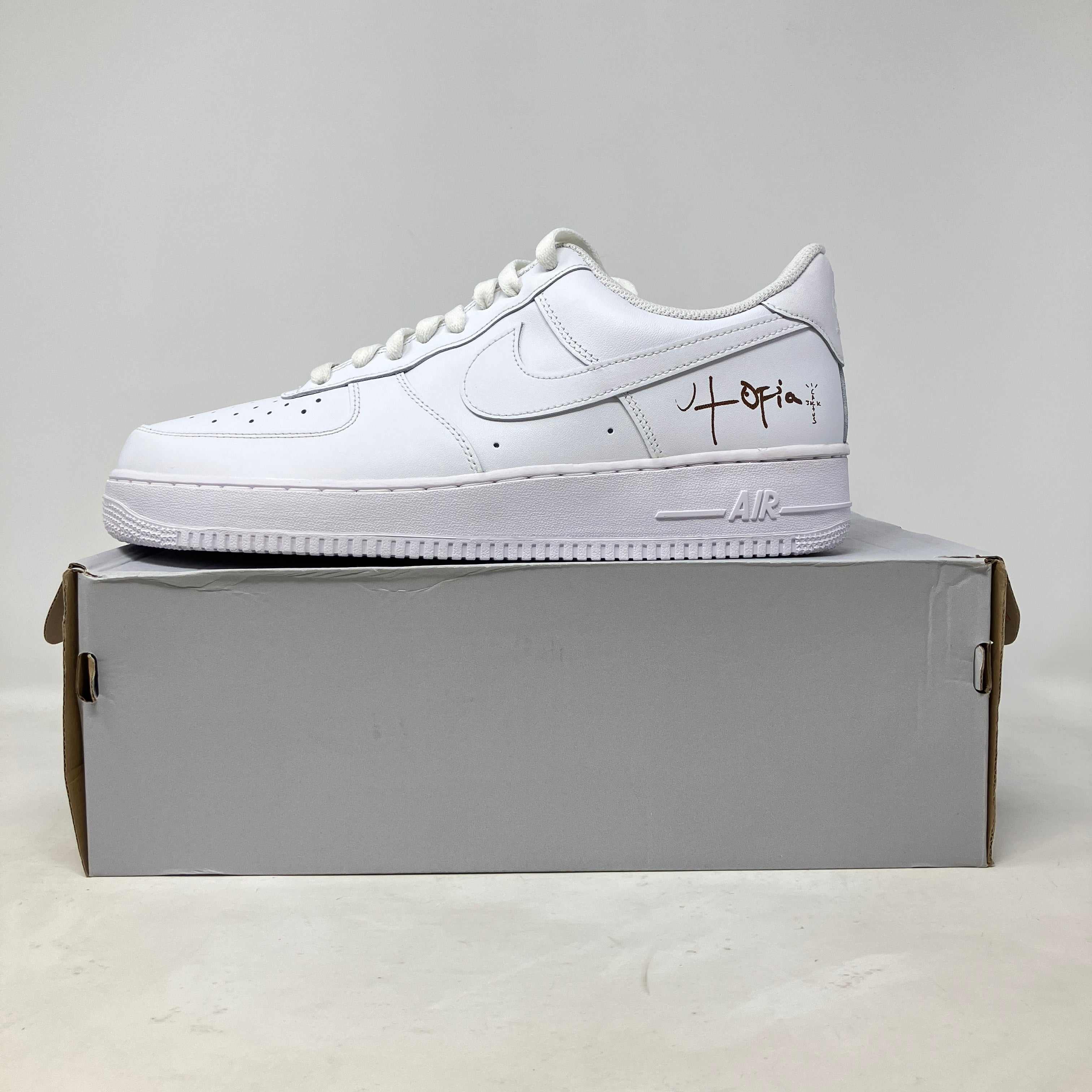 White Nike Air Force 1 Low '07 sneaker with signature detail, displayed on a gray box