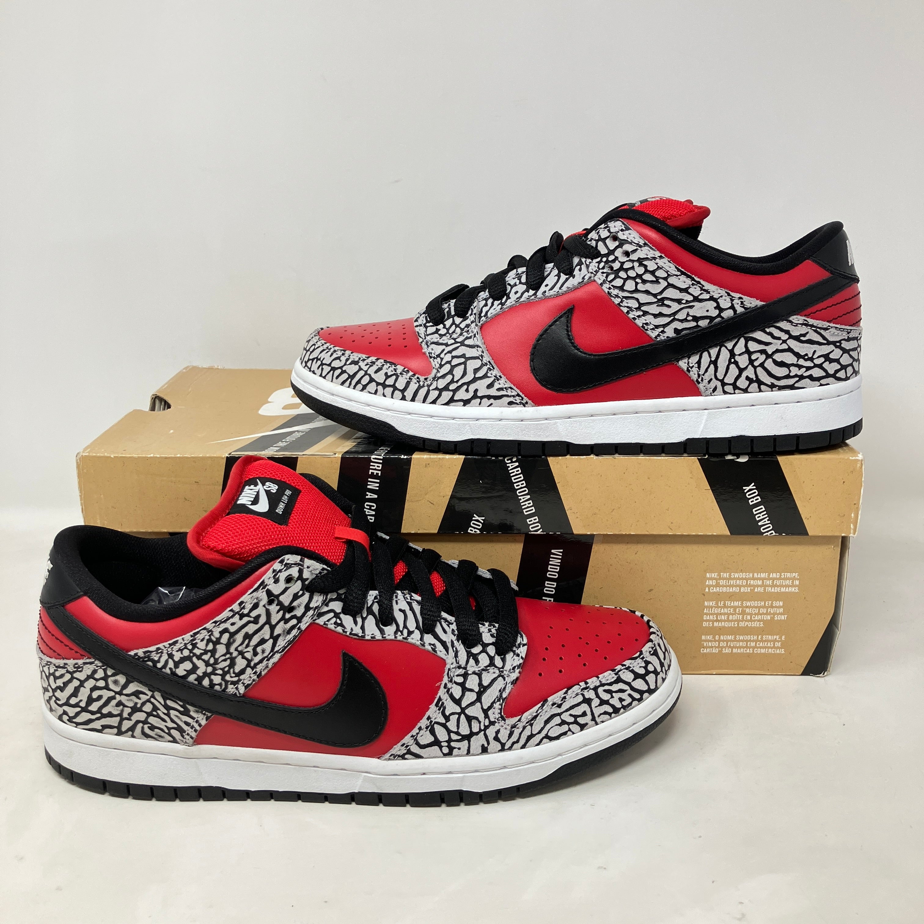 Nike SB Dunk Low Supreme Red Cement (2012)