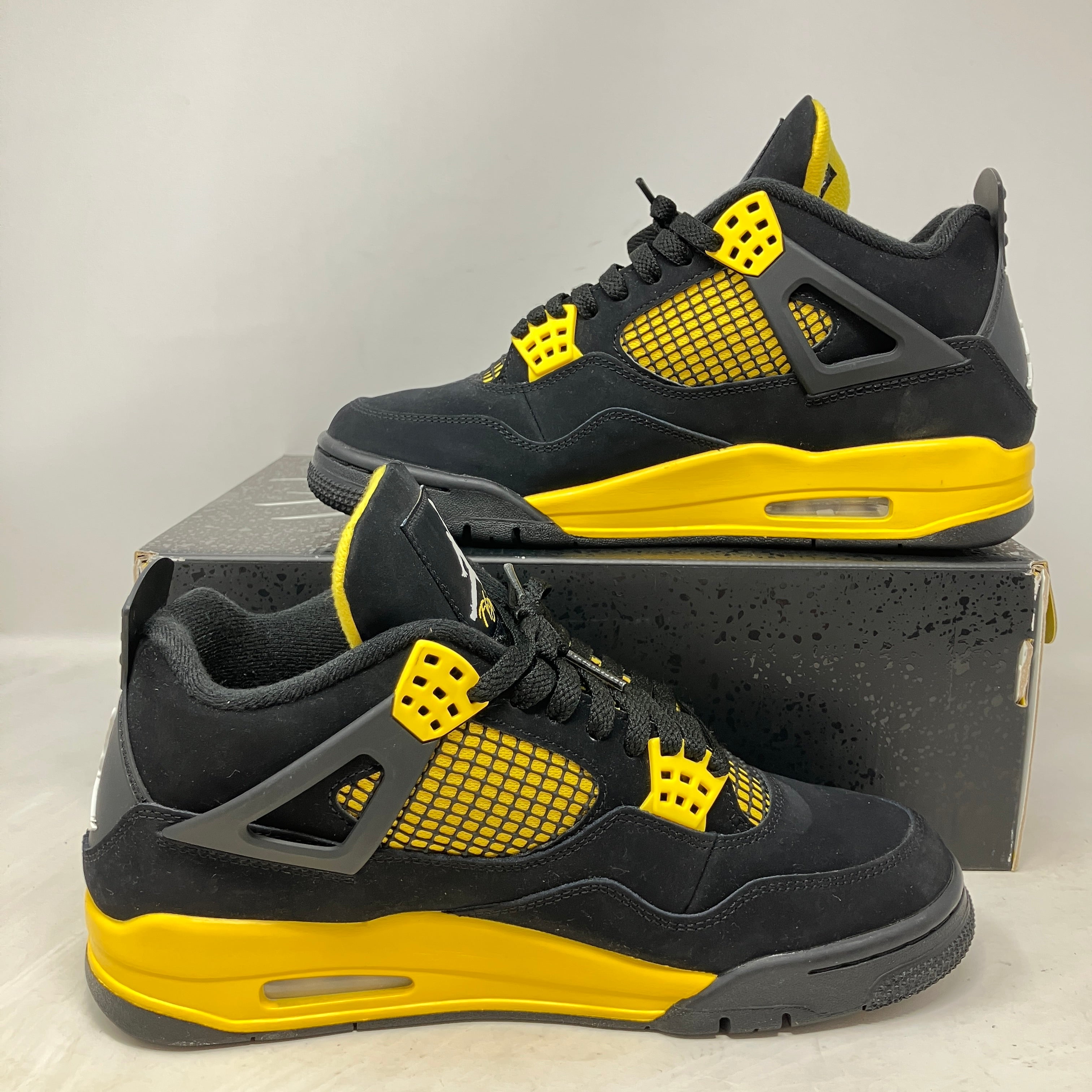 Jordan 4 Retro Thunder (2023)