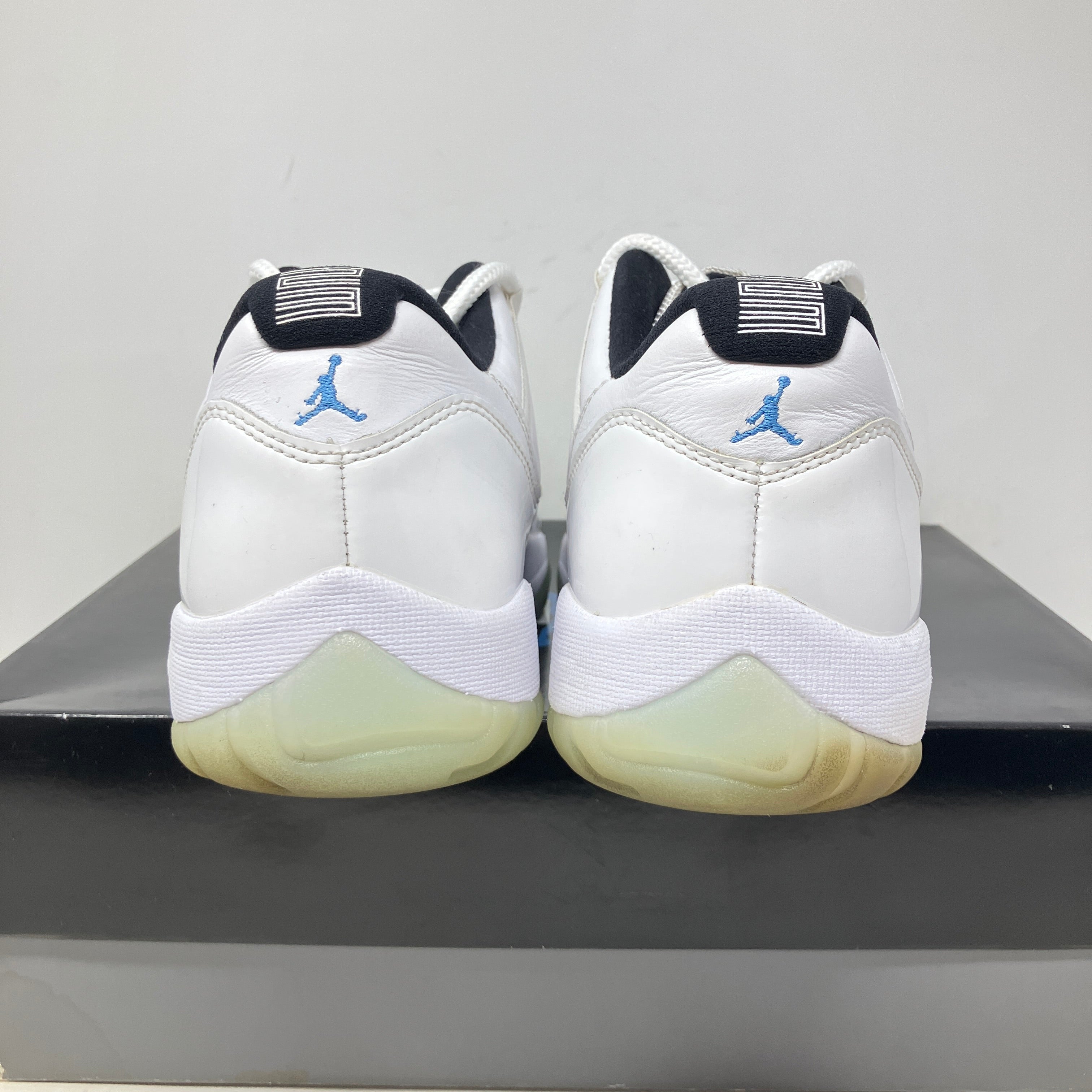 Jordan 11 Retro Low Legend Blue