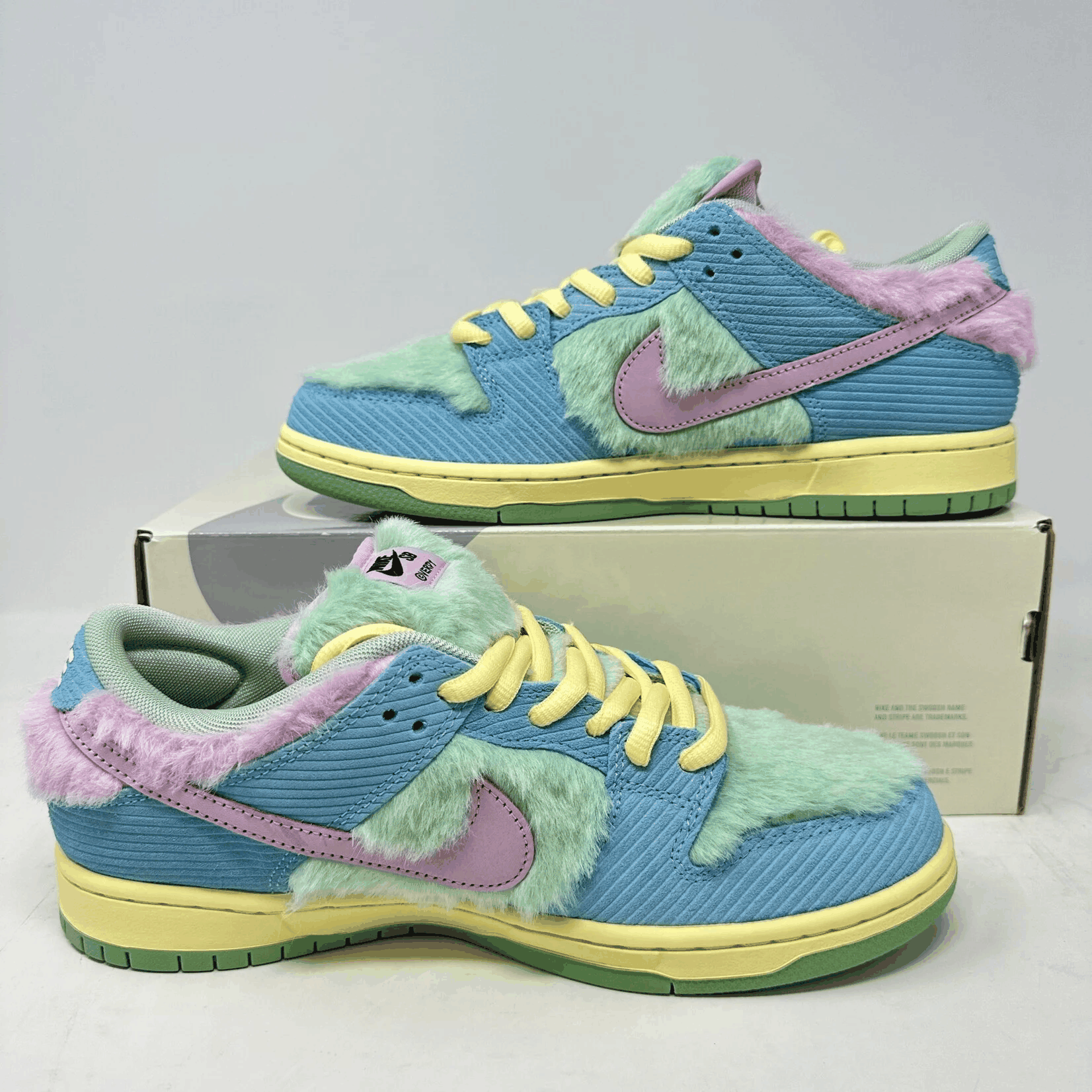 Nike SB Dunk Low Verdy Visty sneakers, brand new with all accessories.