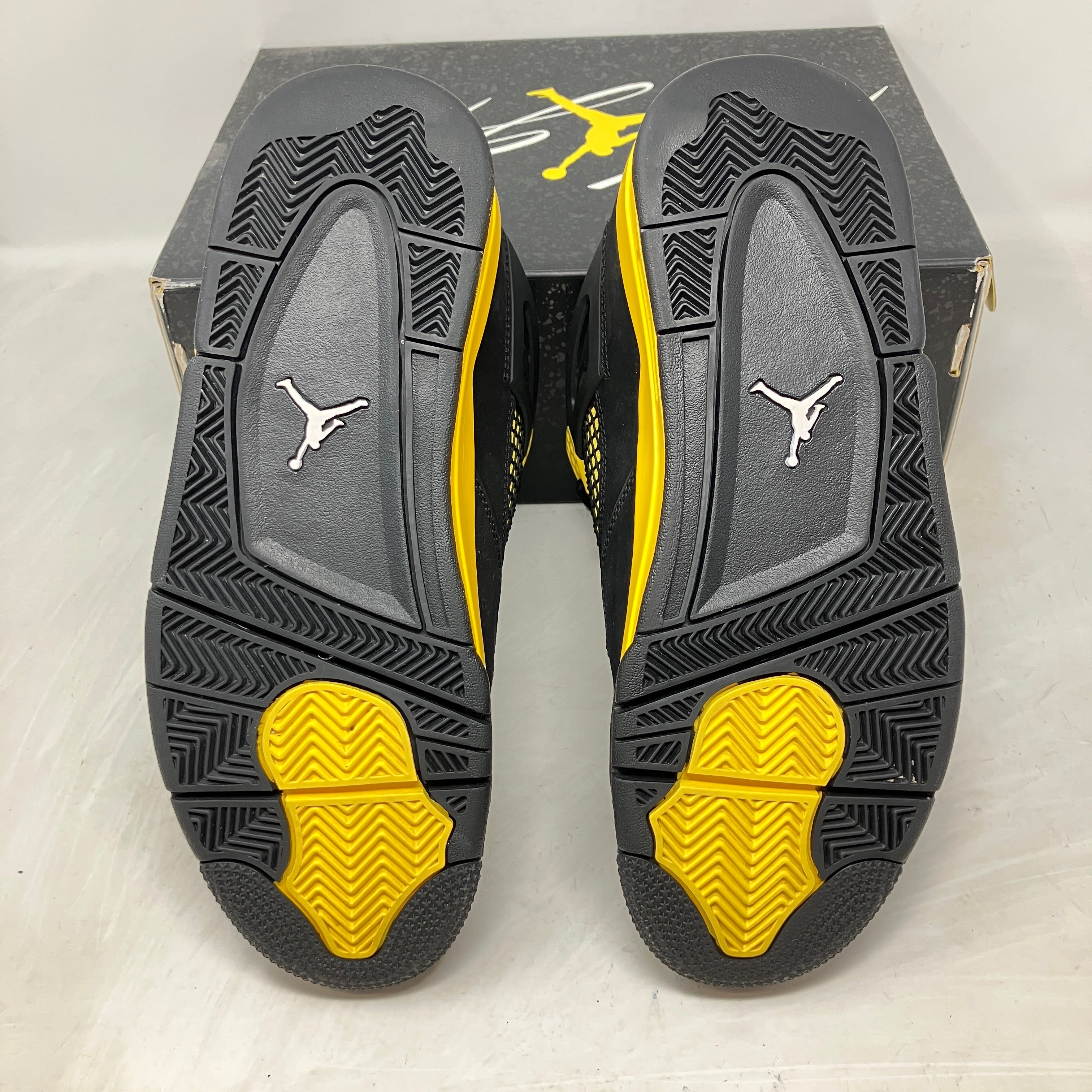 Jordan 4 Retro Thunder (2023)