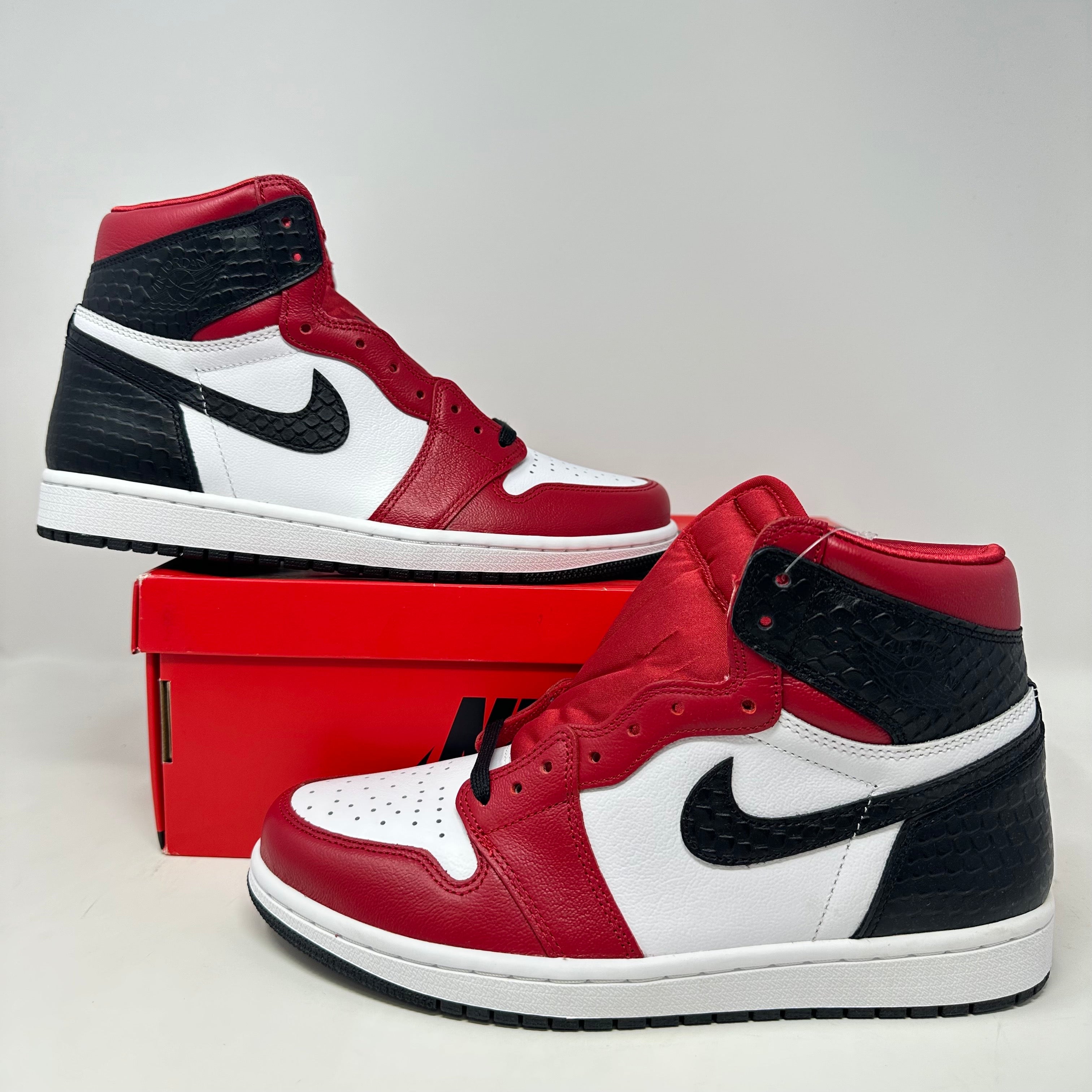 Jordan 1 Retro High Satin Snake Chicago