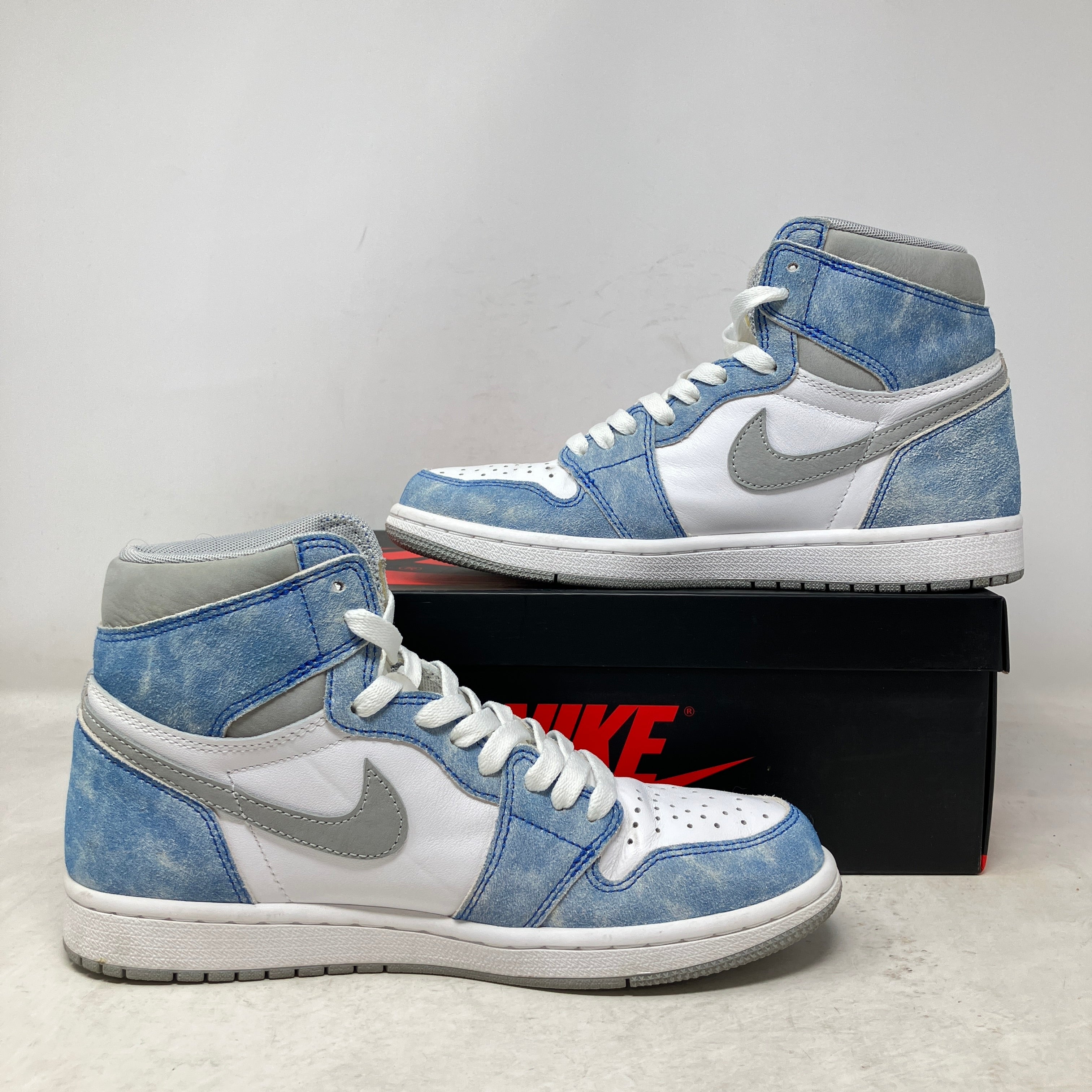 Jordan 1 Retro High Hyper Royal Smoke Grey