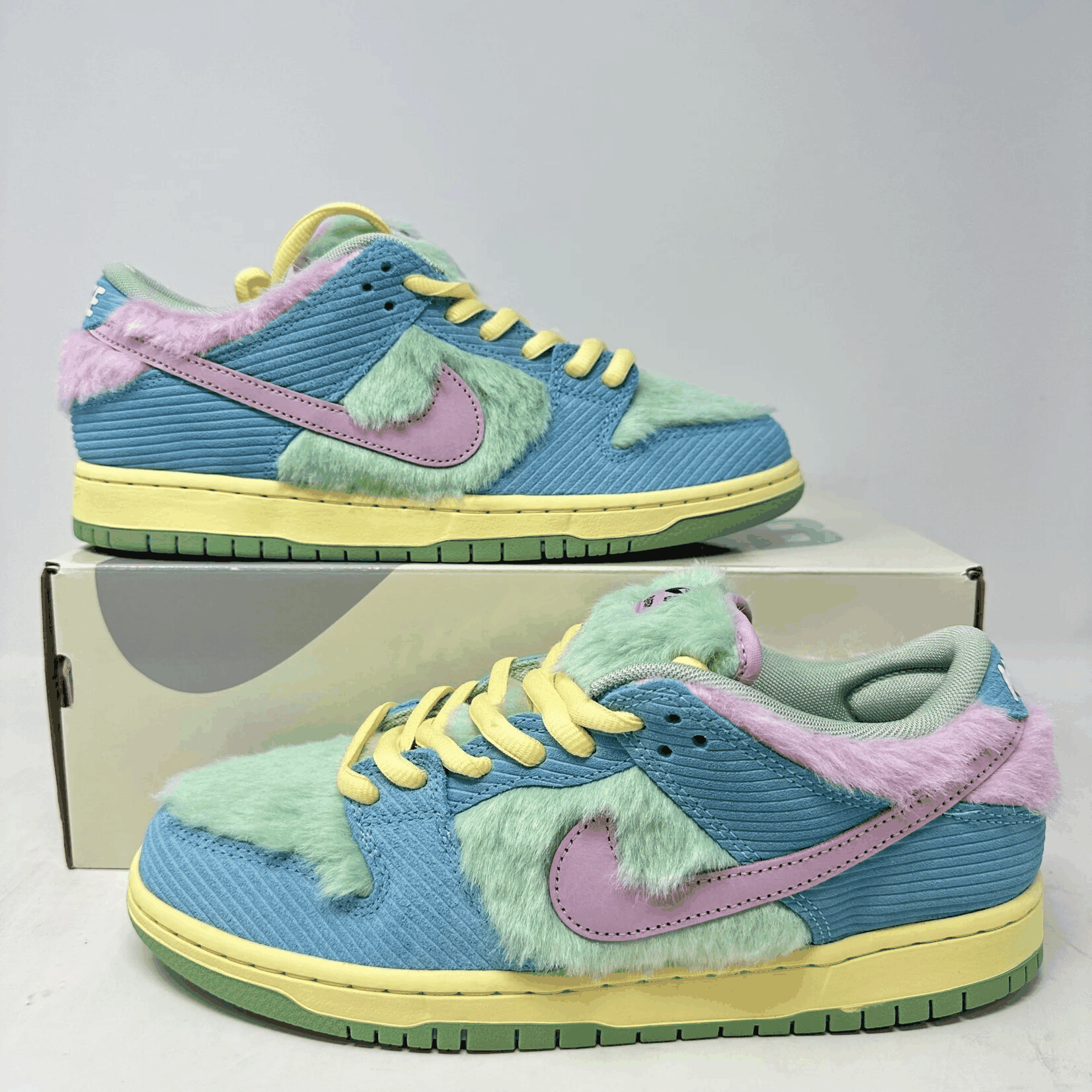 Nike SB Dunk Low Verdy Visty sneakers, brand new with all accessories, featuring unique pastel color design.