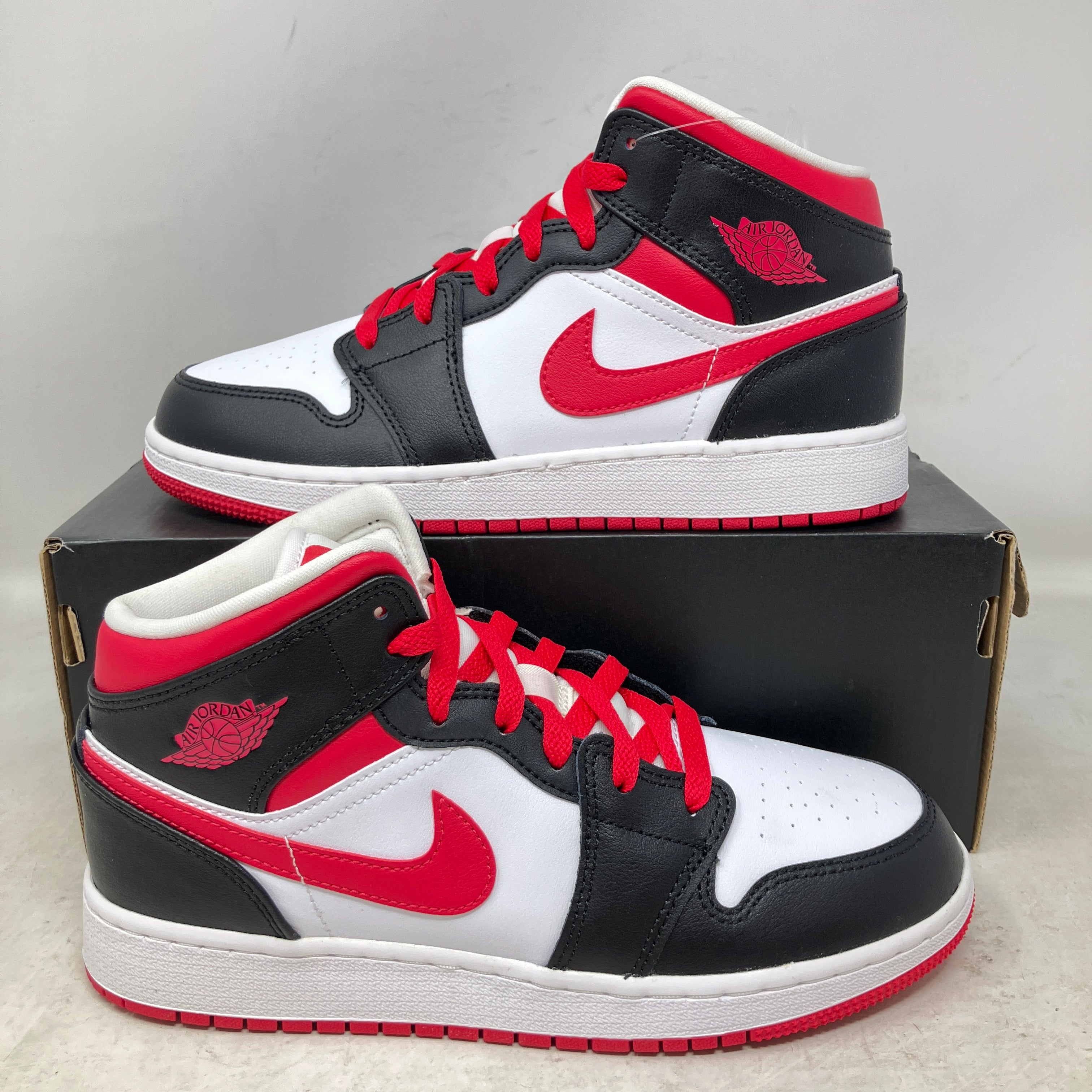 Jordan 1 Mid Very Berry (GS)