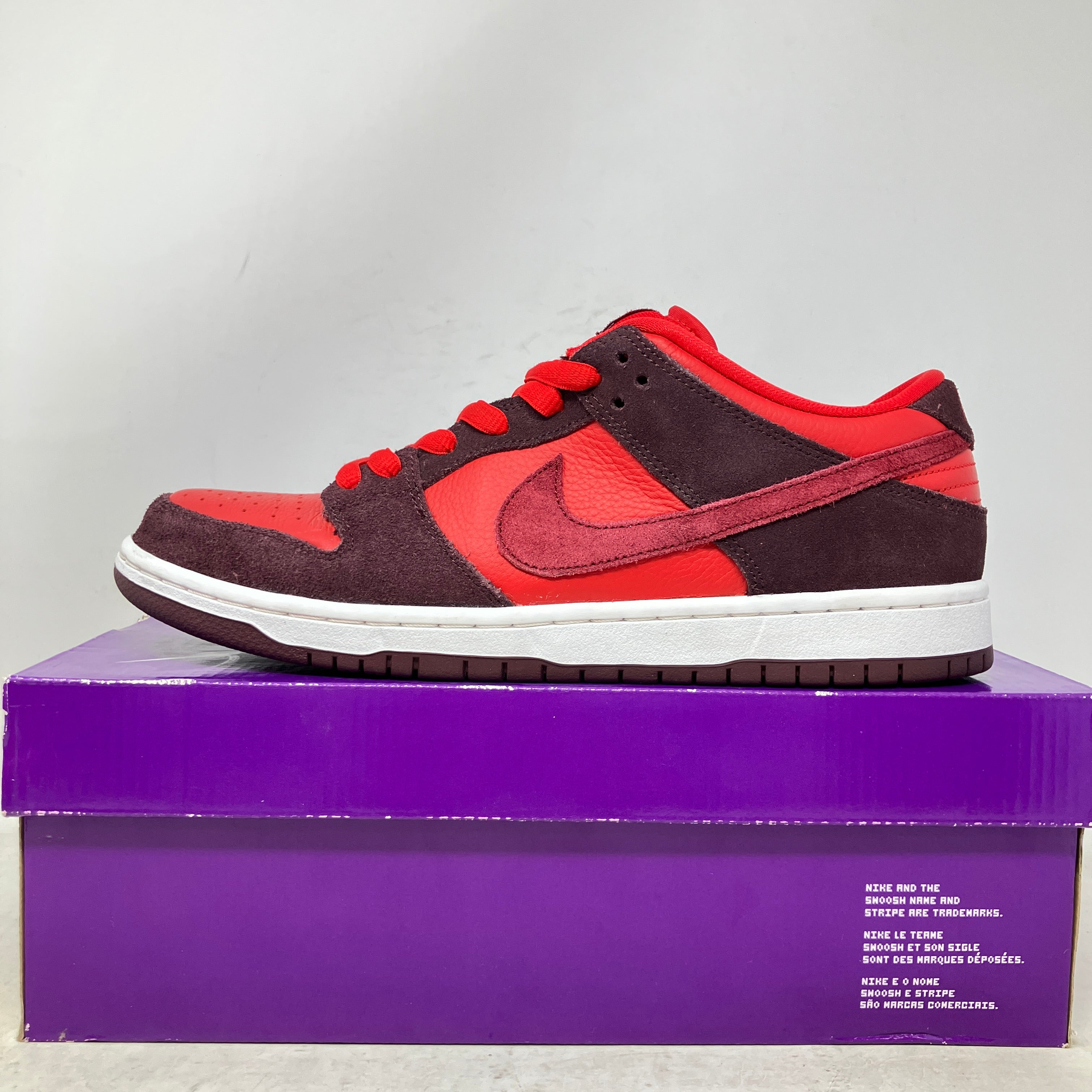 Nike SB Dunk Low Cherry