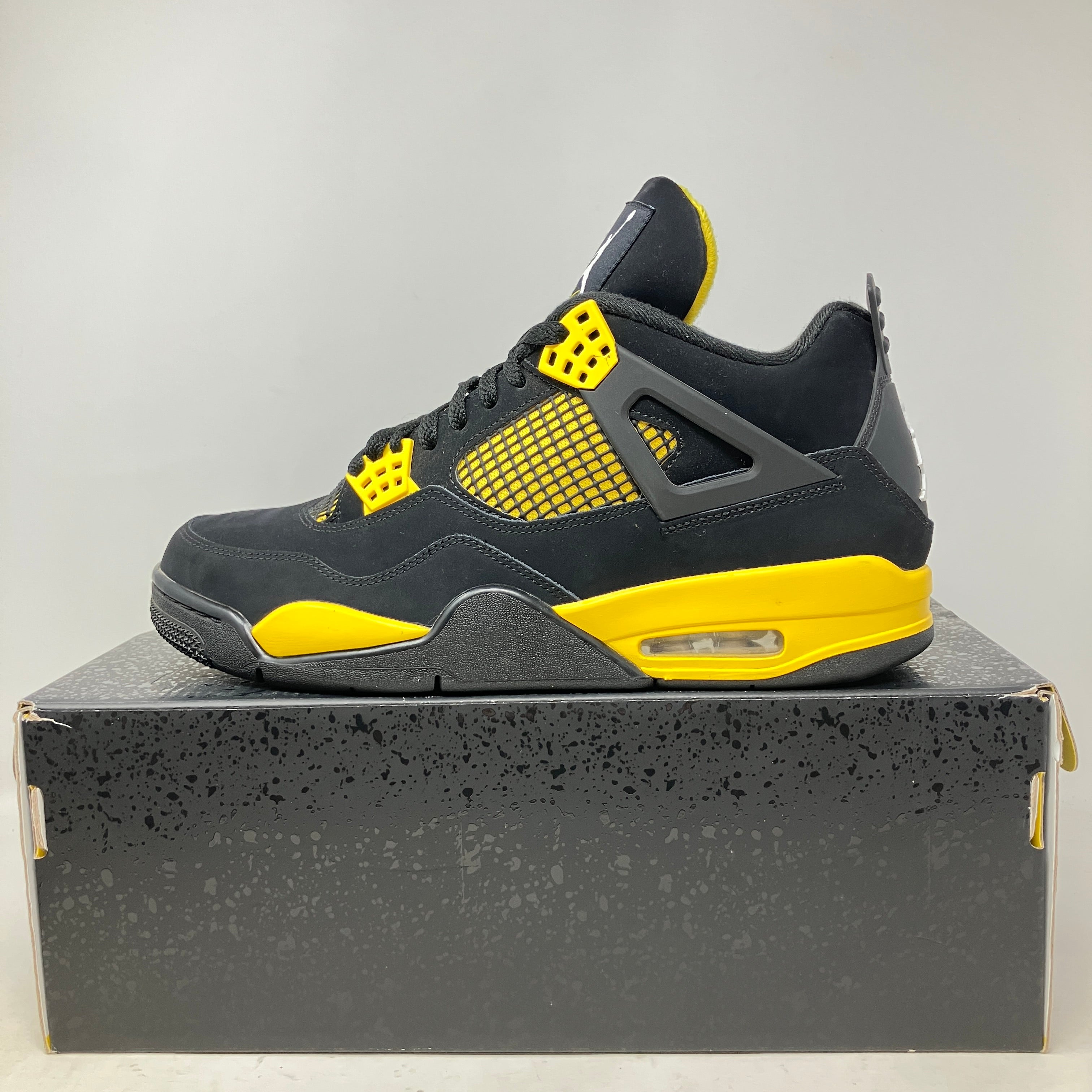 Jordan 4 Retro Thunder (2023)