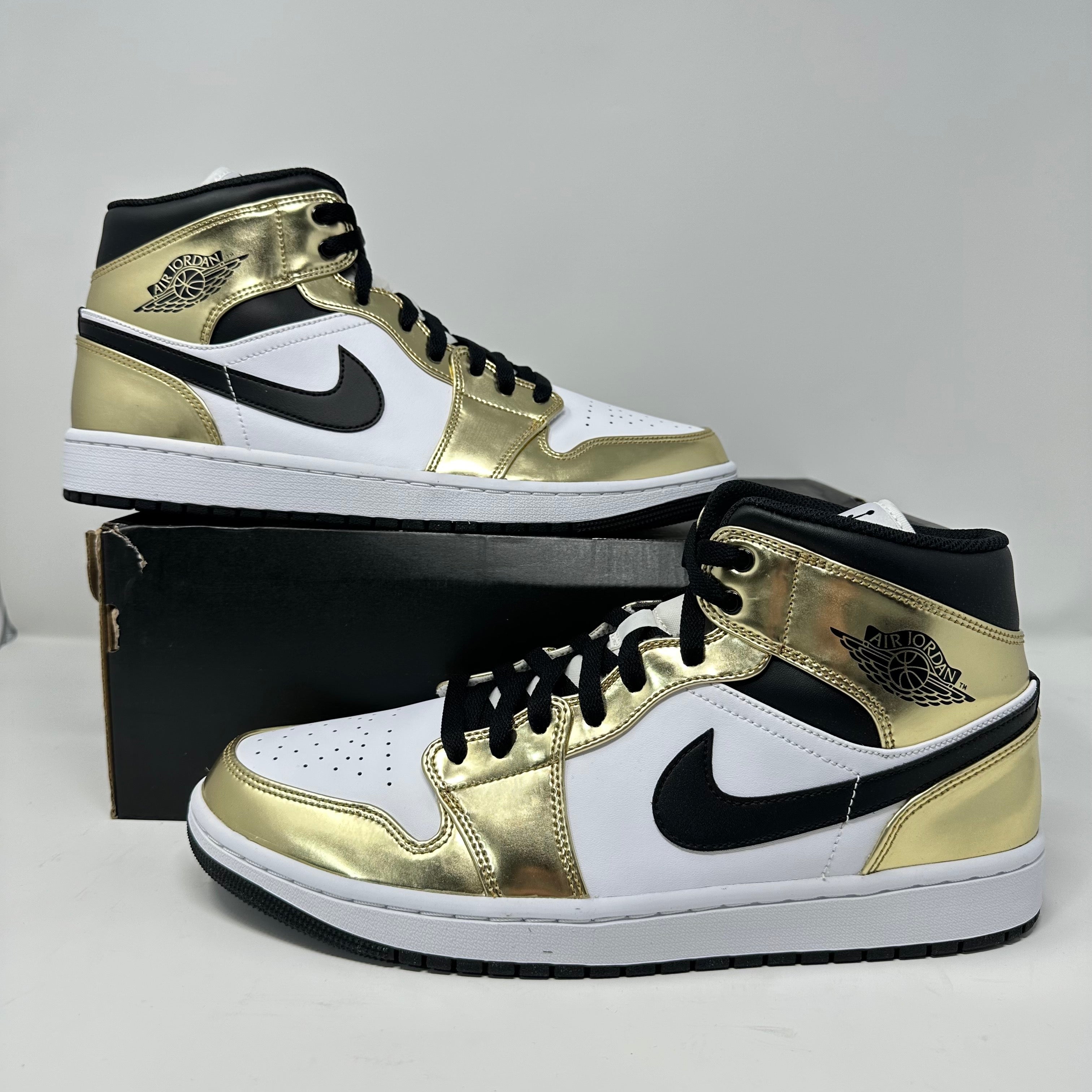 Jordan 1 Mid Metallic Gold Black White