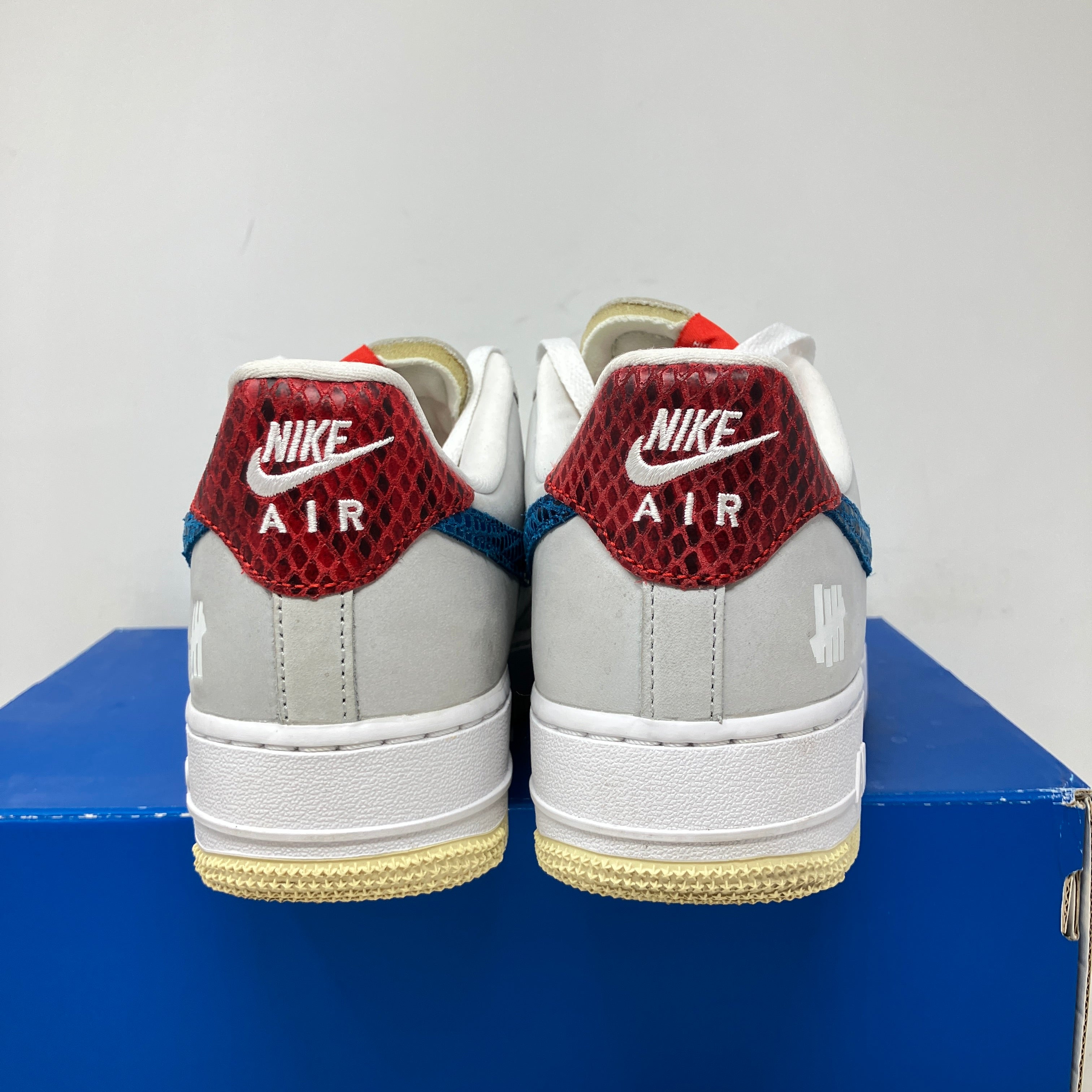 Nike Air Force 1 Low SP Undefeated 5 On It Dunk vs. AF1