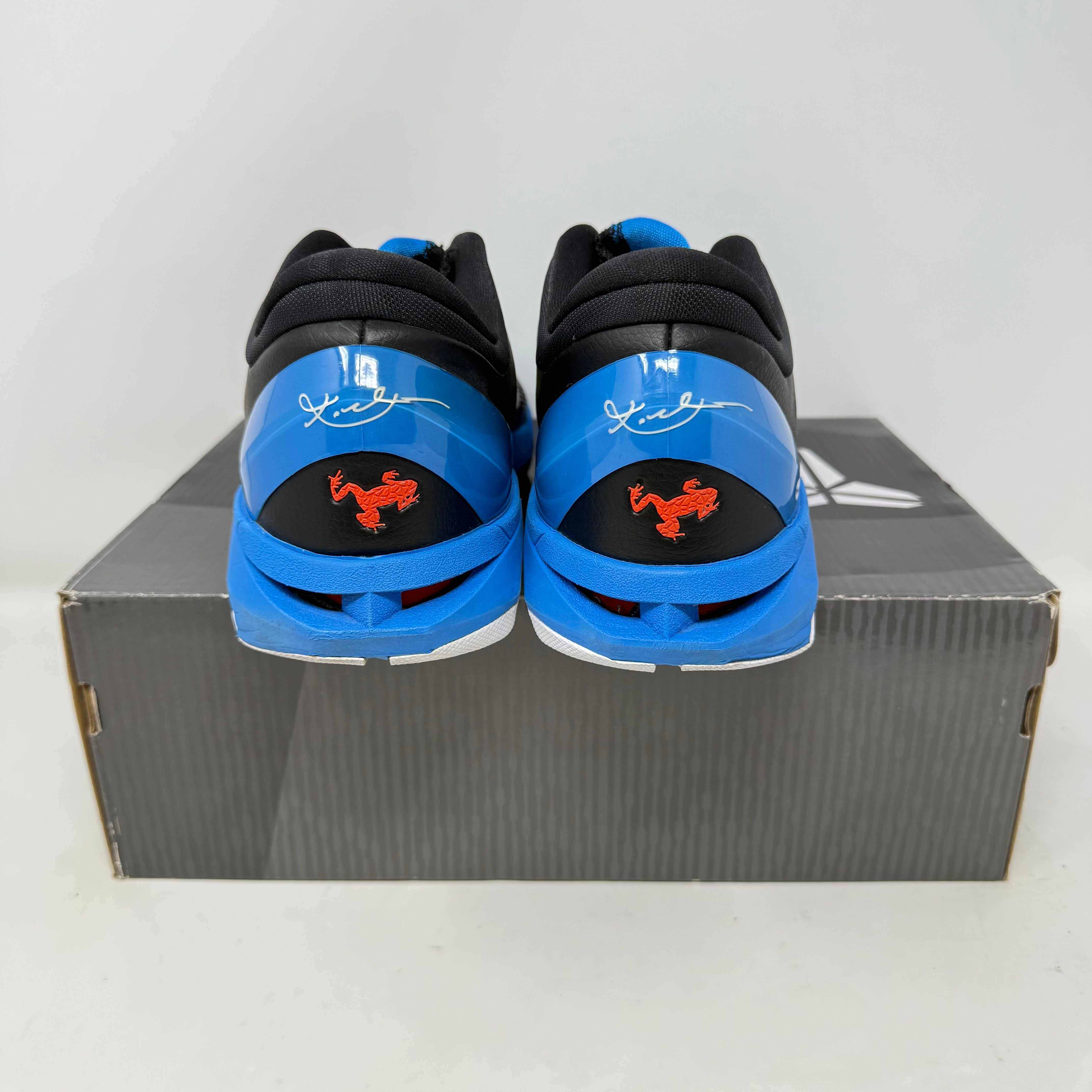 Nike Kobe 7 Poison Dart Frog sneakers in blue, pre-owned condition with all accessories included.