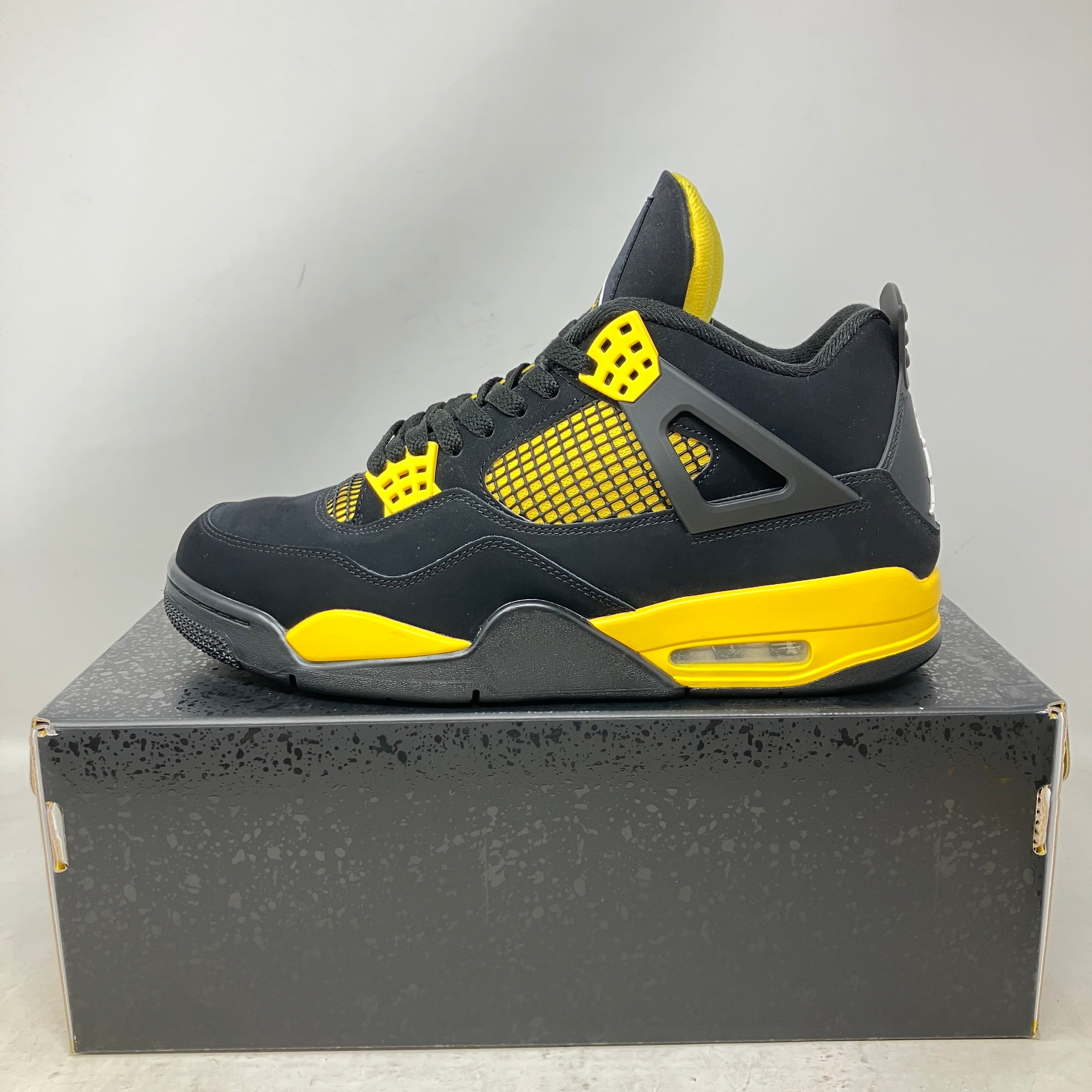 Jordan 4 Retro Thunder (2023)