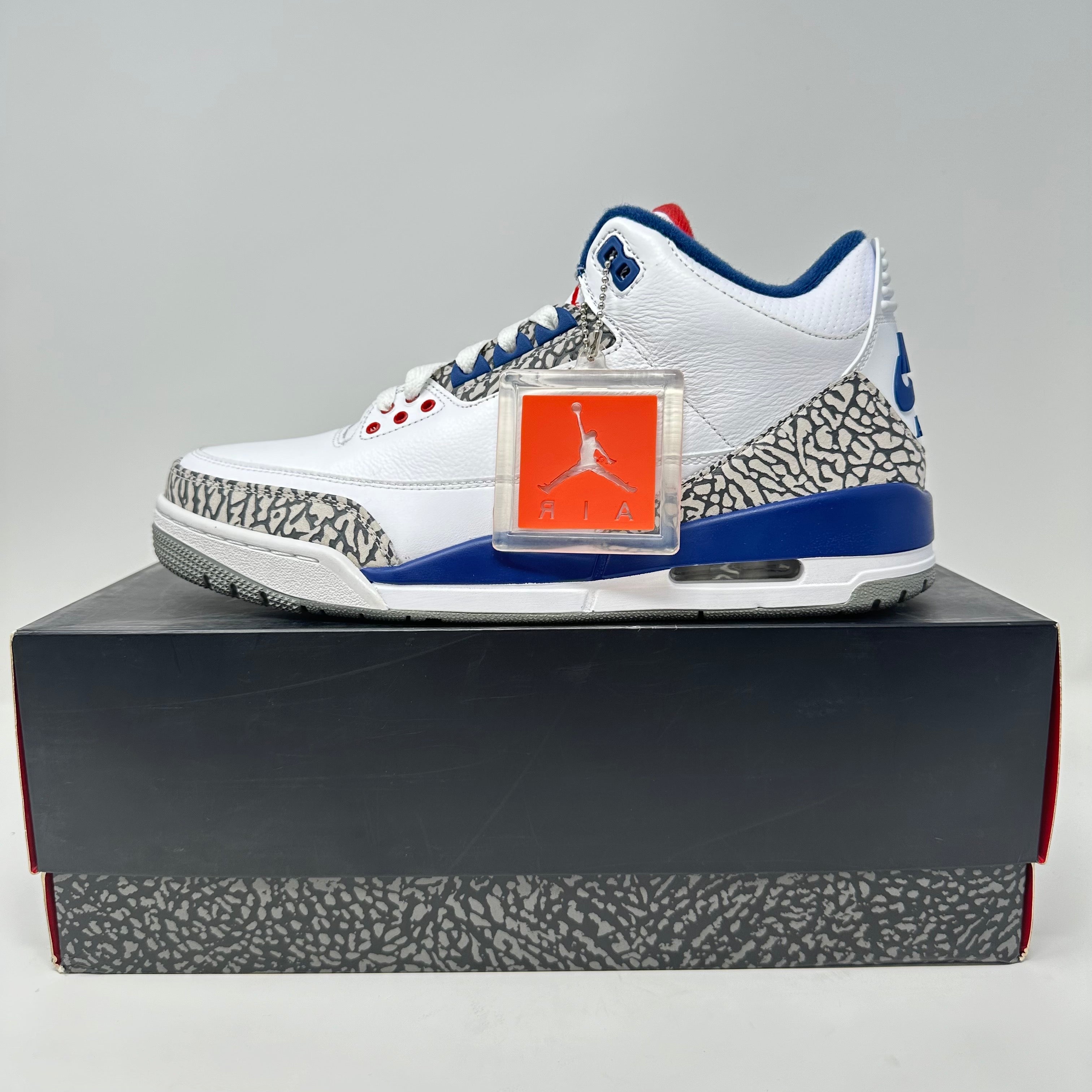Jordan 3 Retro True Blue 2016 sneaker size 8.5 brand new with accessories on box showing yellowing detail