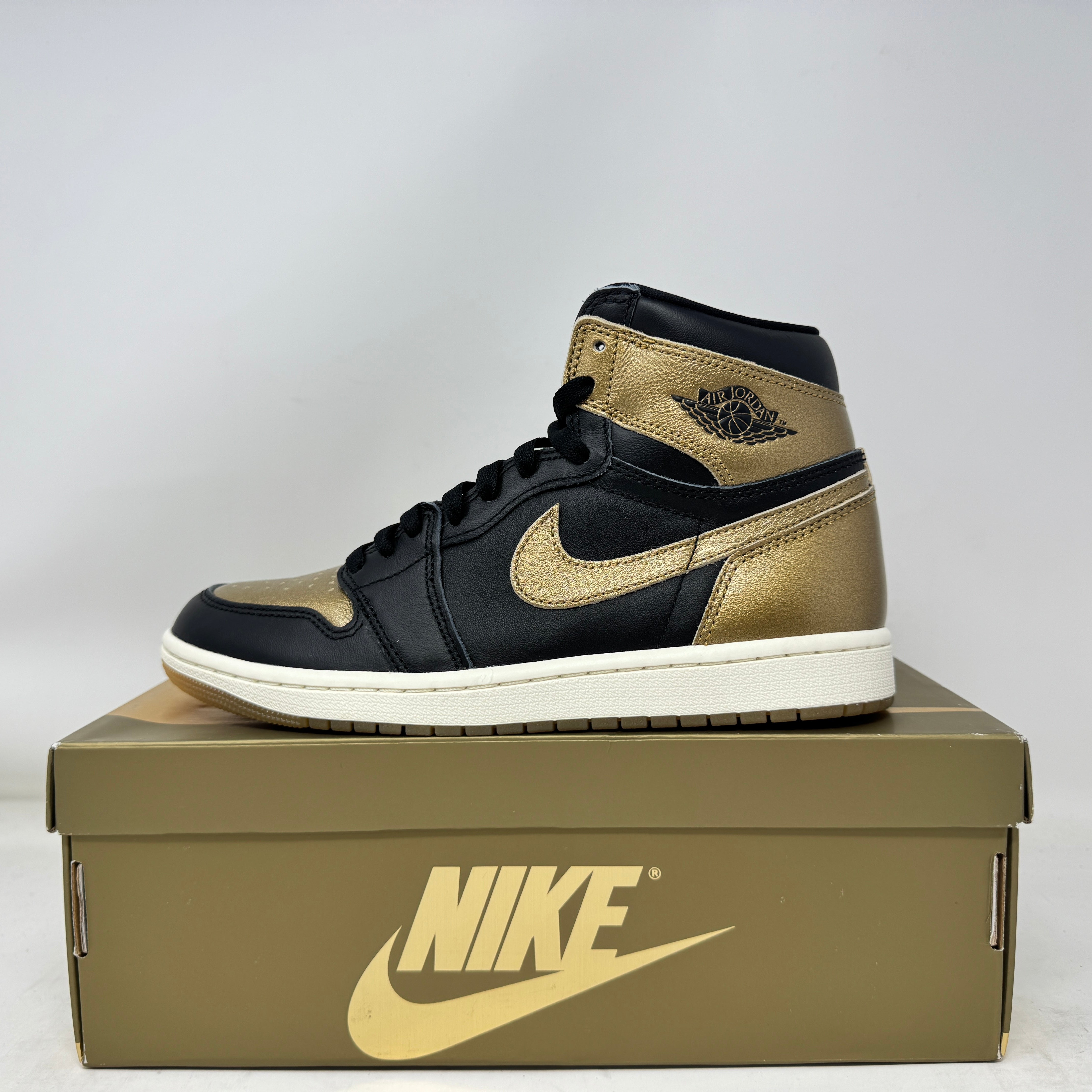 Jordan 1 Retro High OG Black Metallic Gold