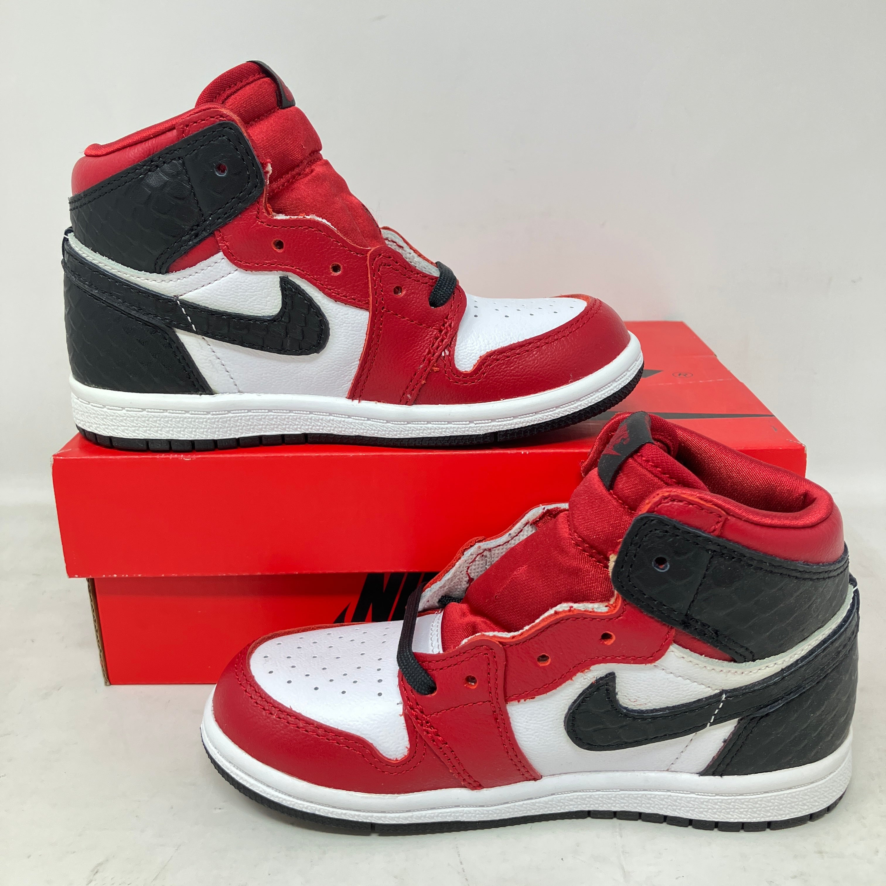 Jordan 1 Retro High Satin Snake Chicago (TD)(PS)