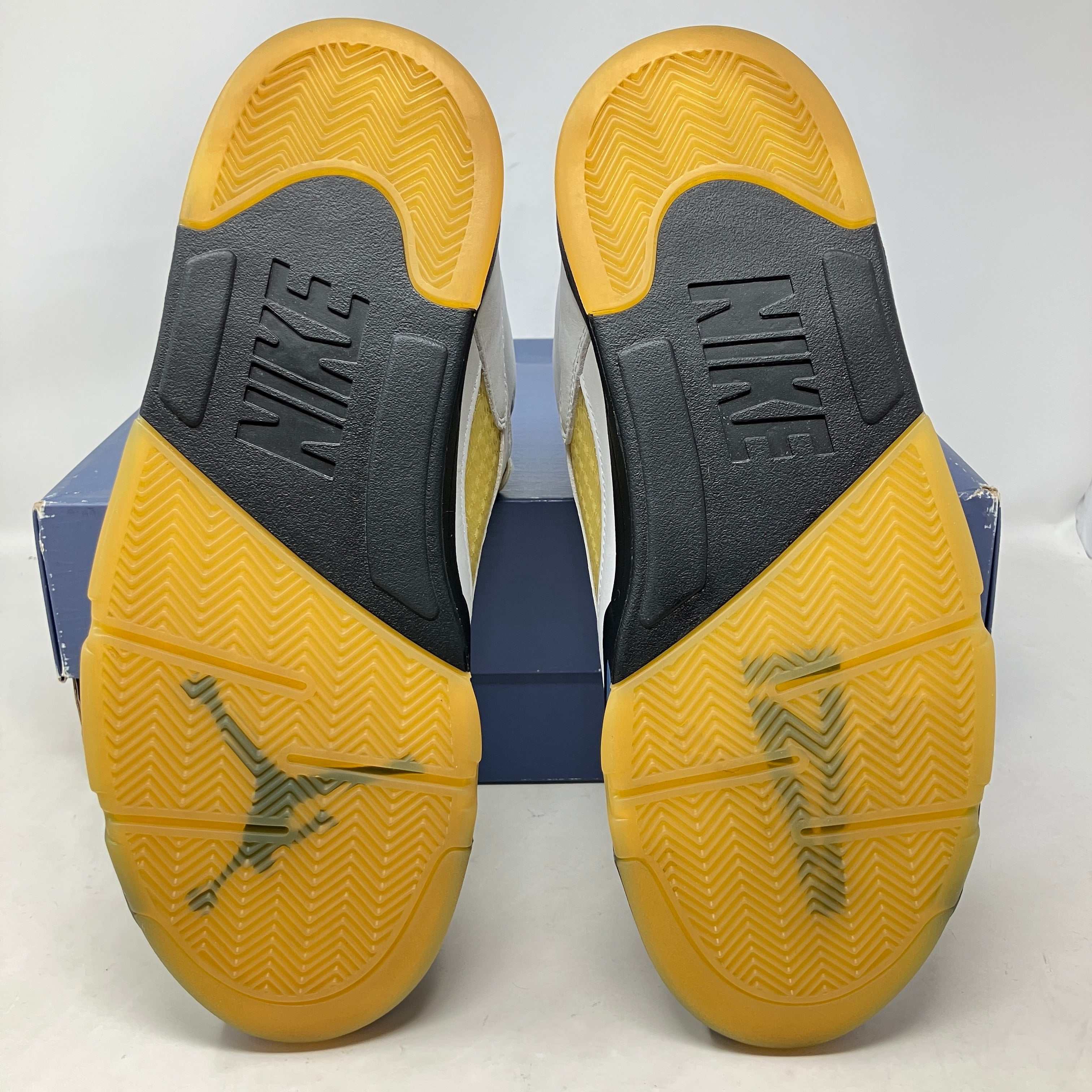Jordan 5 Retro A Ma Maniére Dawn (Women's)