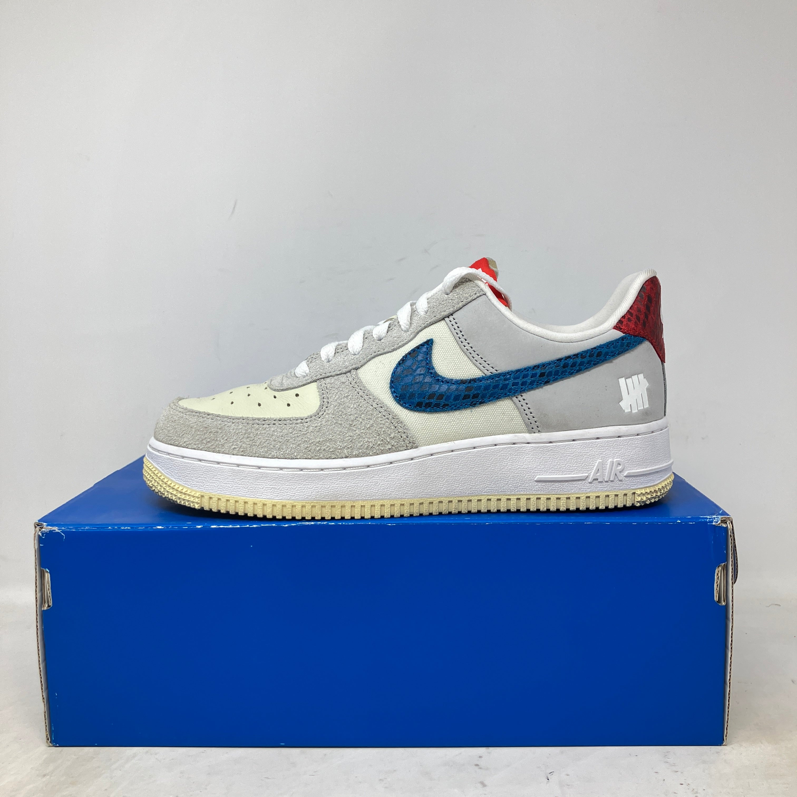 Nike Air Force 1 Low SP Undefeated 5 On It Dunk vs. AF1