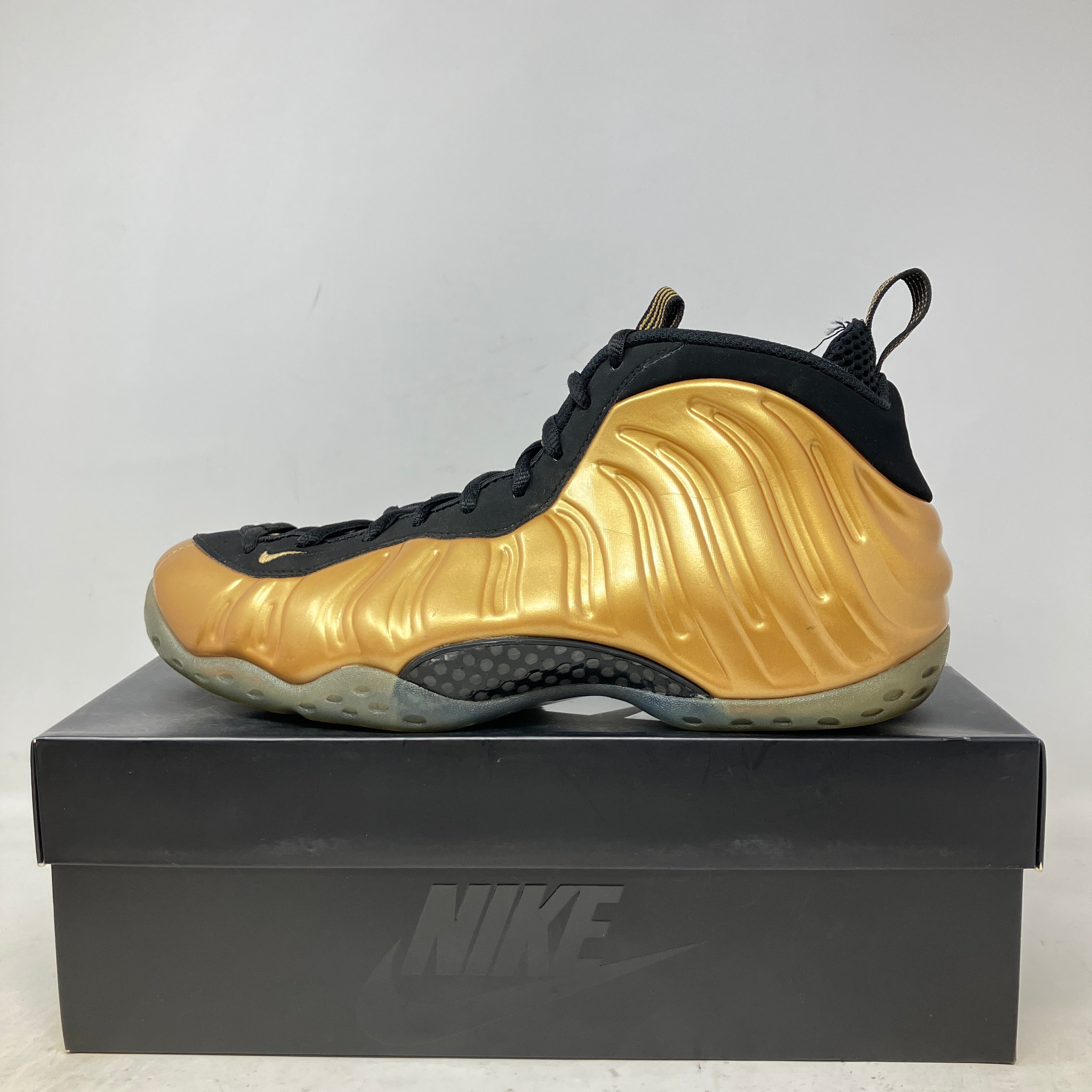 Nike Air Foamposite One Metallic Gold