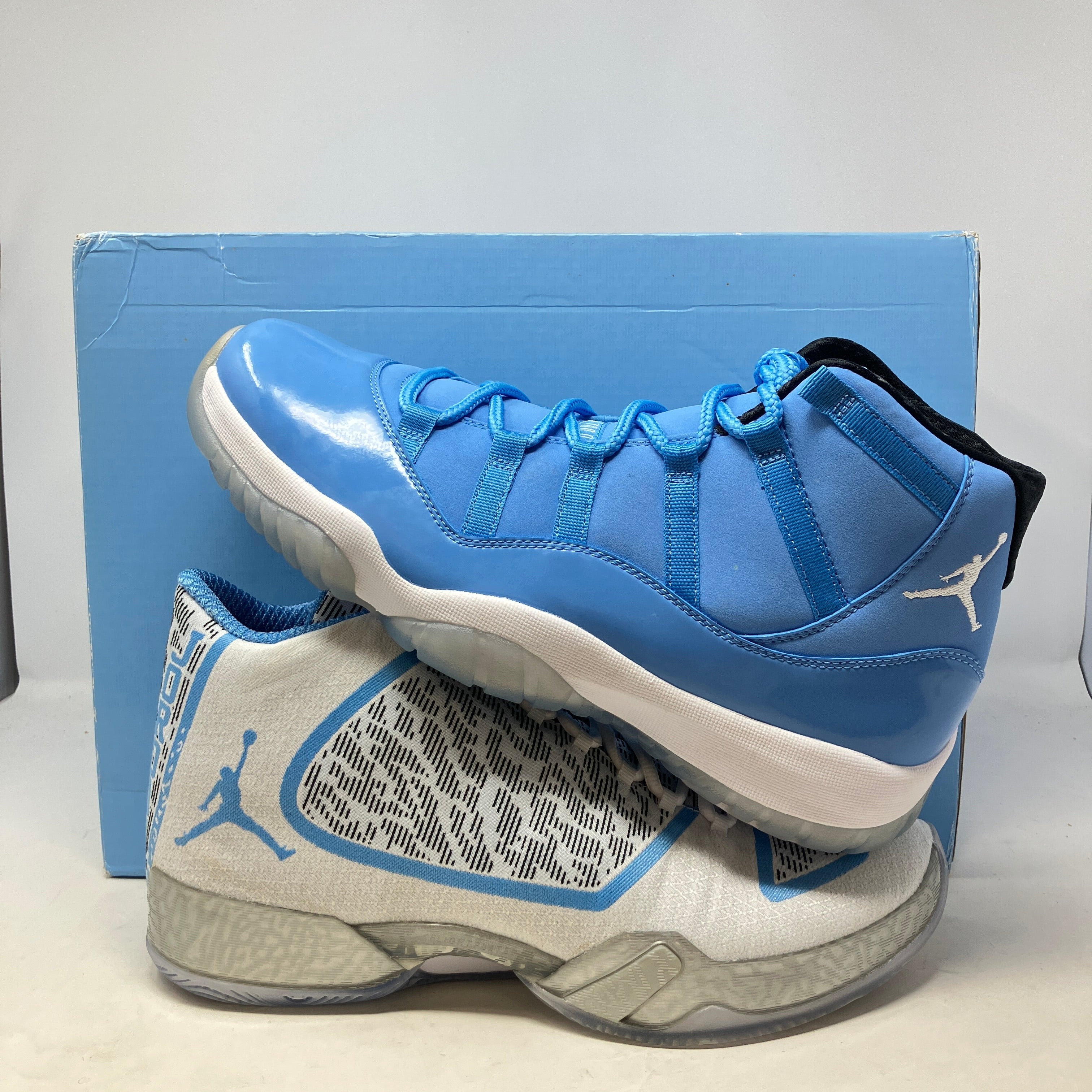 Jordan Ultimate Gift of Flight basketball shoes in blue and white, brand new with all accessories included, displayed with blue box.