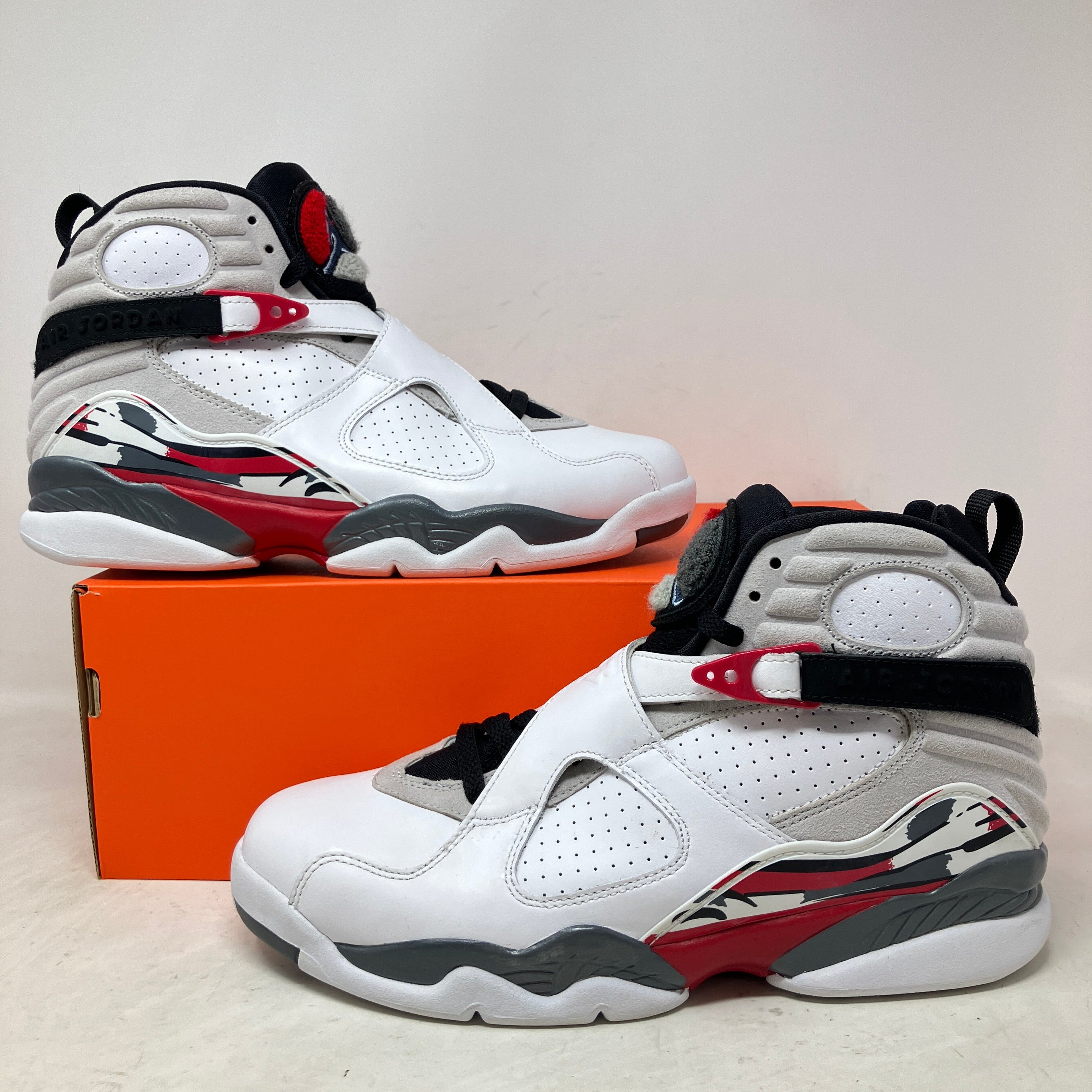 Jordan 8 Retro Bugs Bunny (2013)