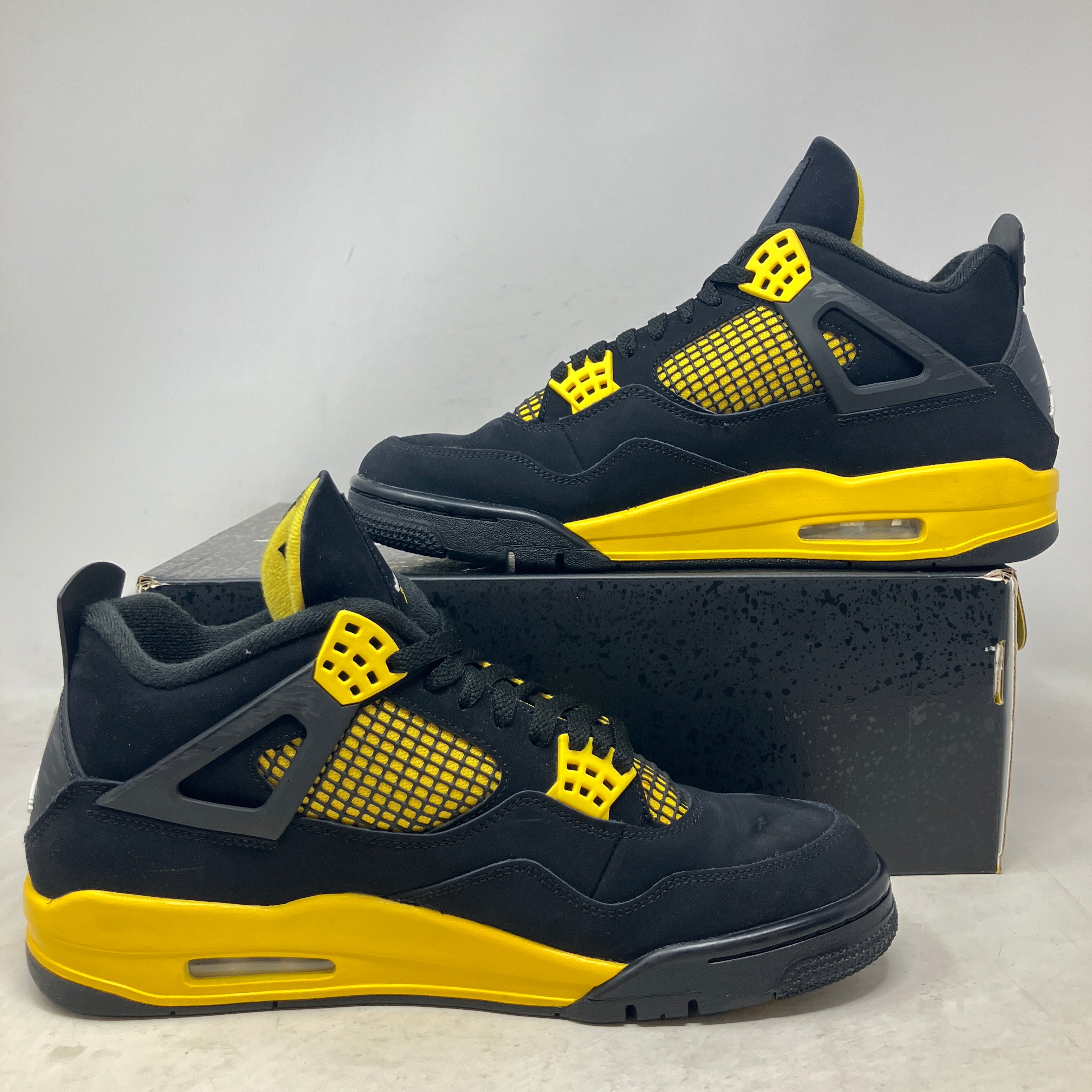 Jordan 4 Retro Thunder (2023)